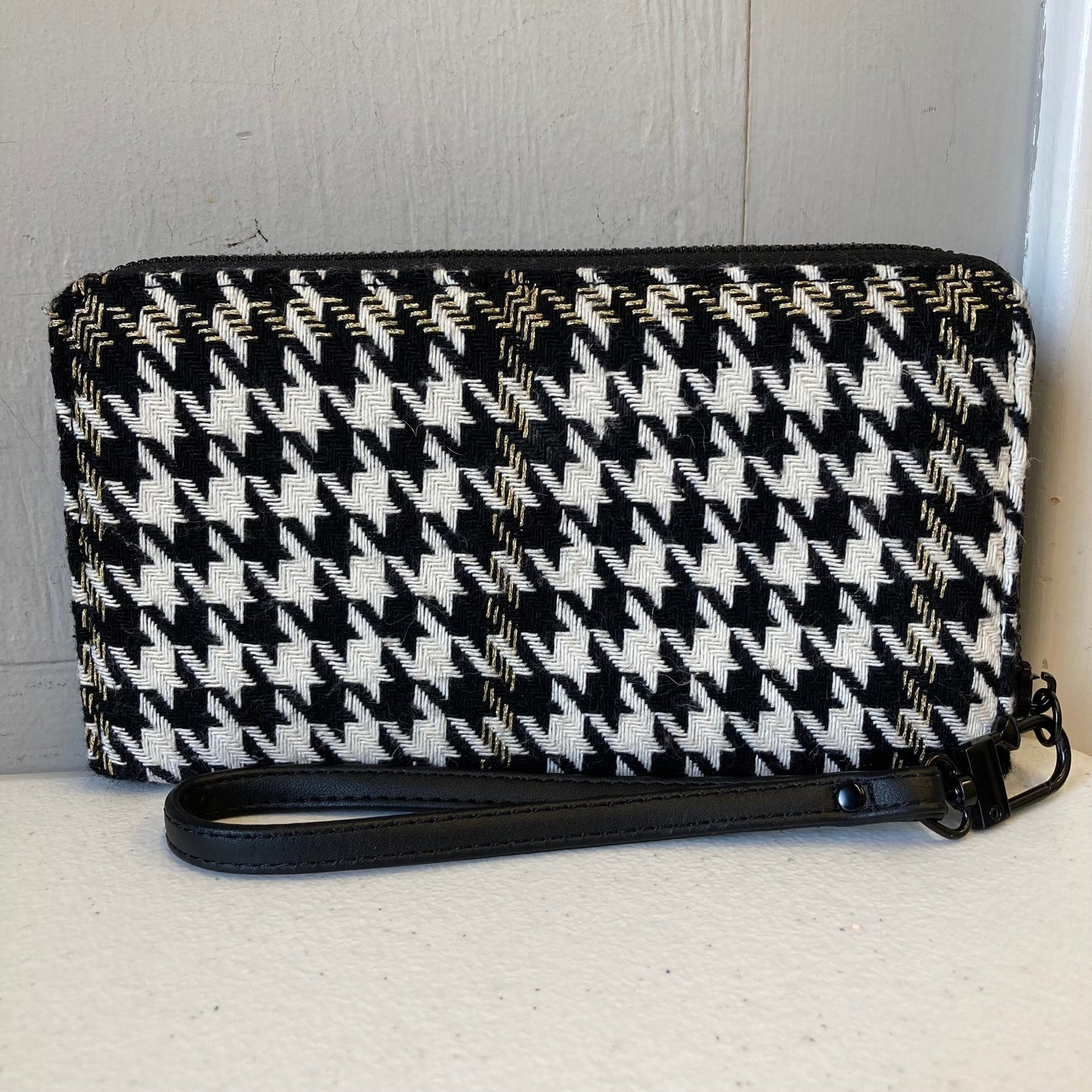 Wristlet By Betsey Johnson In Black & White, Size:Small