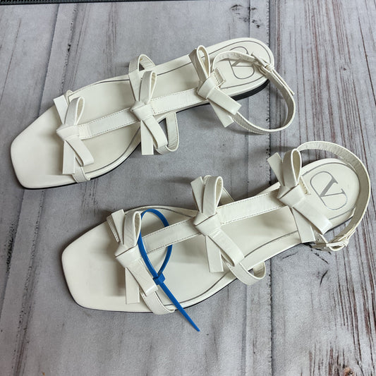 Sandals Luxury Designer By Valentino-Garavani In White, Size:38
