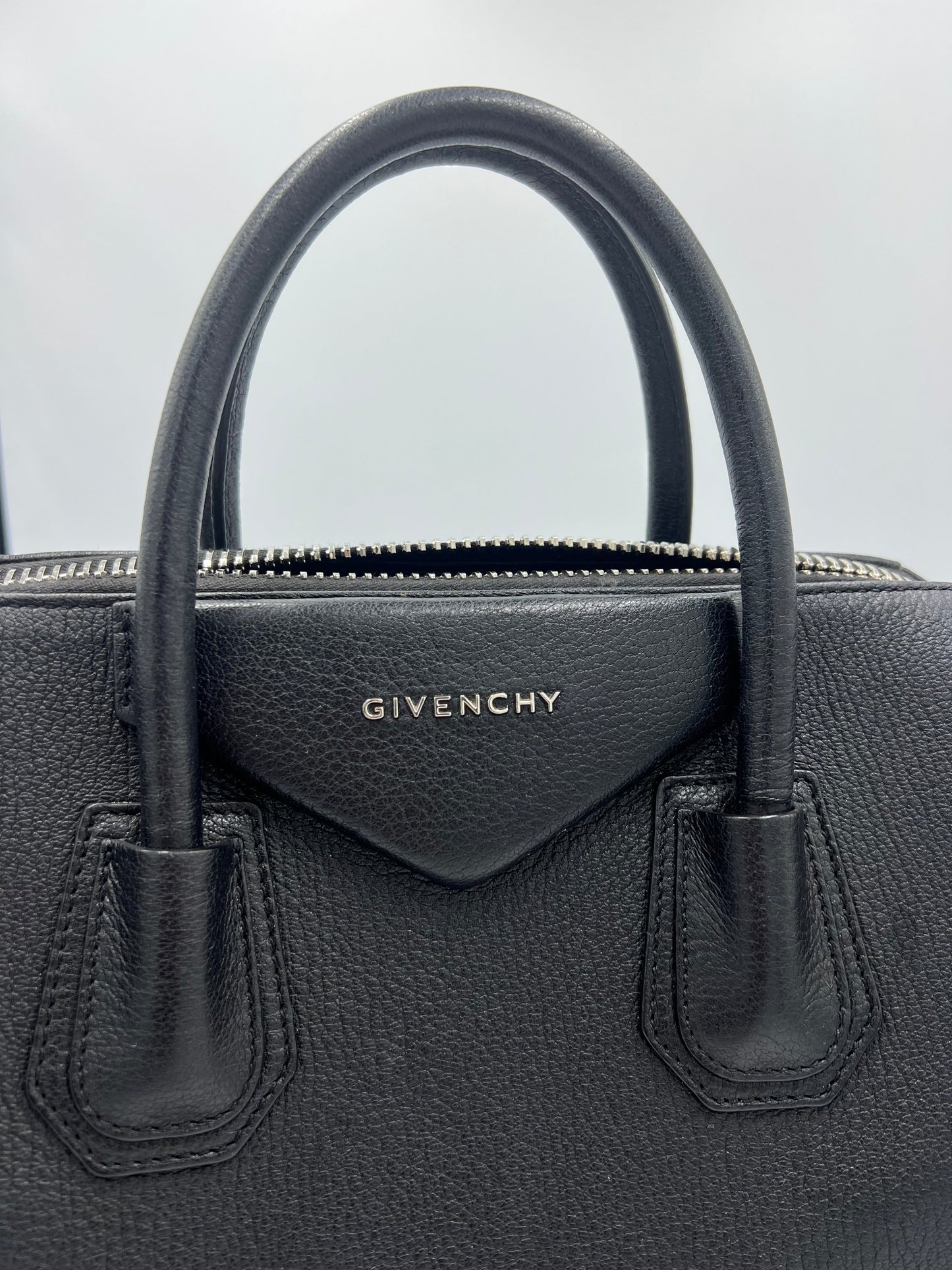 Givenchy Medium Antigona Designer Bag in Grained Leather