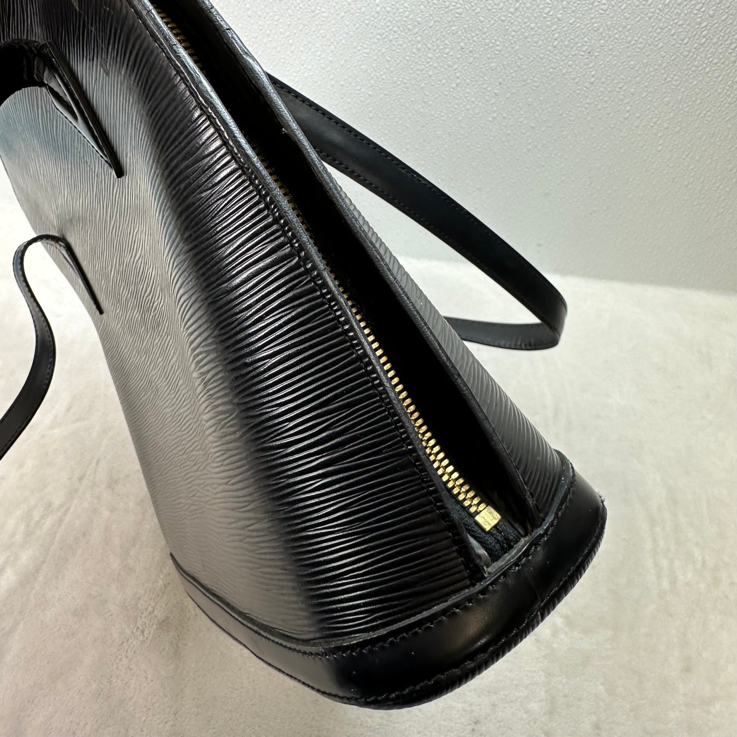 EPI LUSSAC Handbag Luxury Designer By Louis Vuitton, Size: Medium