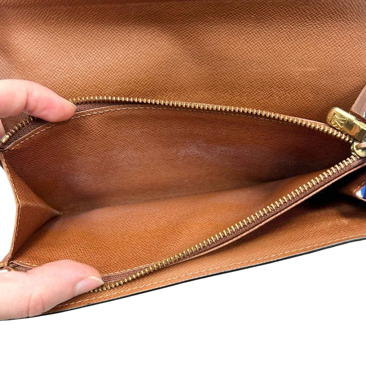 Wallet Luxury Designer By Louis Vuitton, Size: Medium