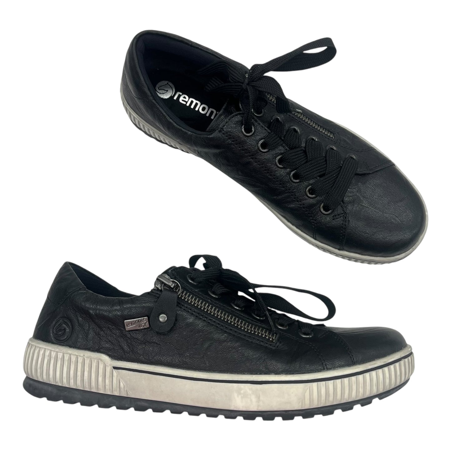 Shoes Sneakers By Clothes Mentor In Black, Size:8.5