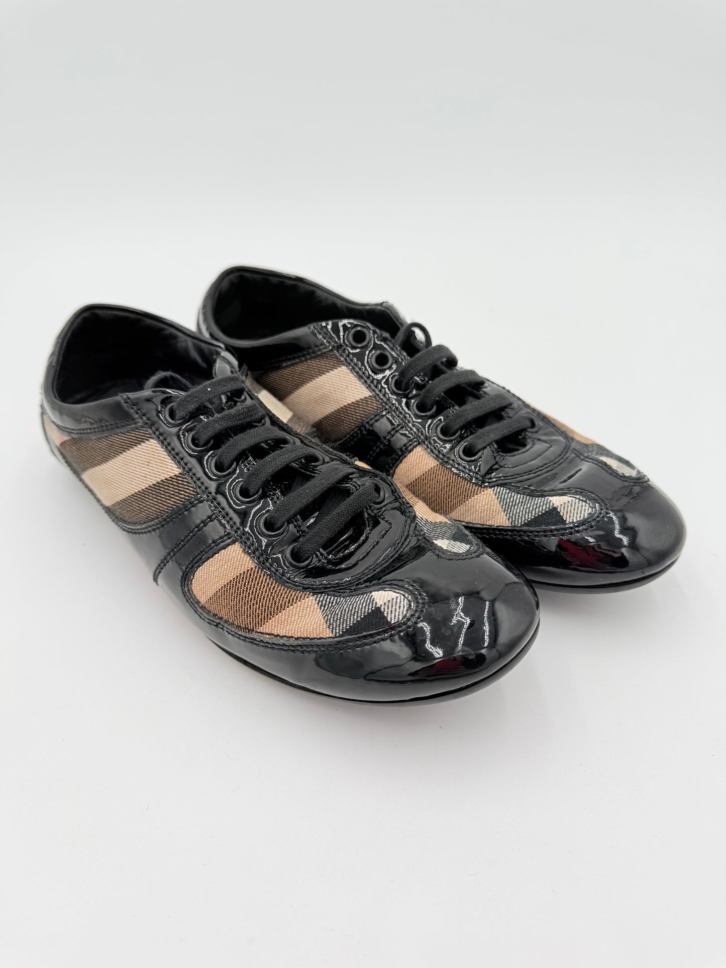 Shoes Luxury Designer By Burberry In Black & Tan, Size:8.5