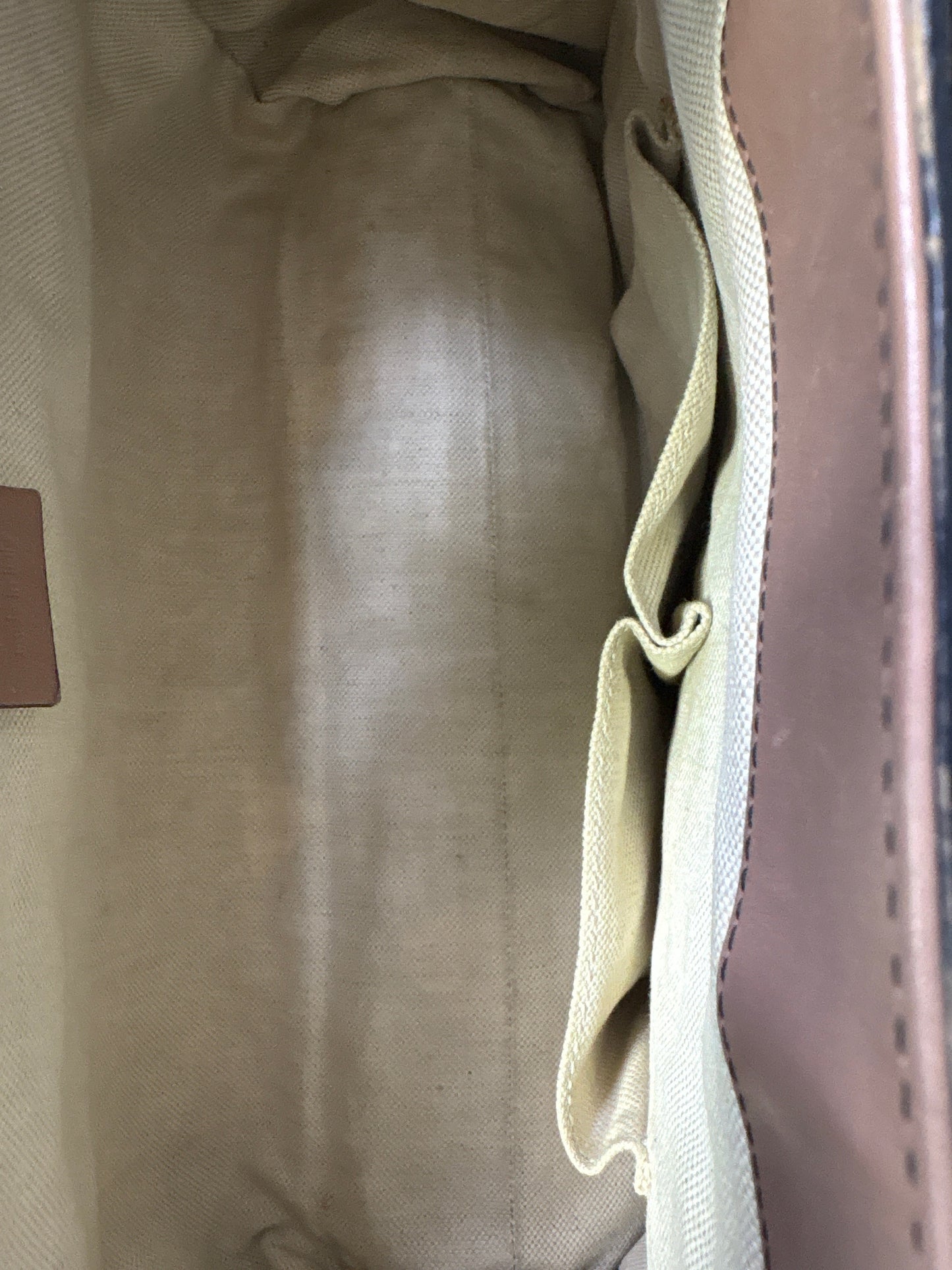 Handbag Luxury Designer By Gucci, Size: Medium