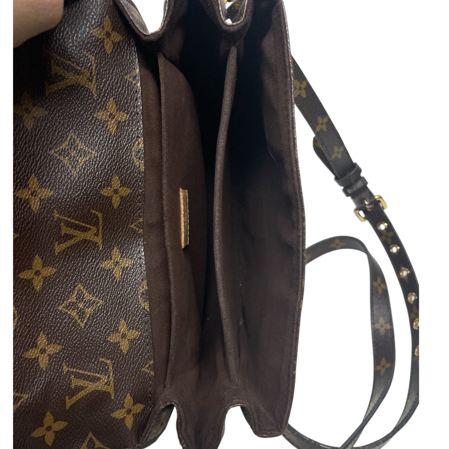 Crossbody Luxury Designer By Louis Vuitton, Size: Medium