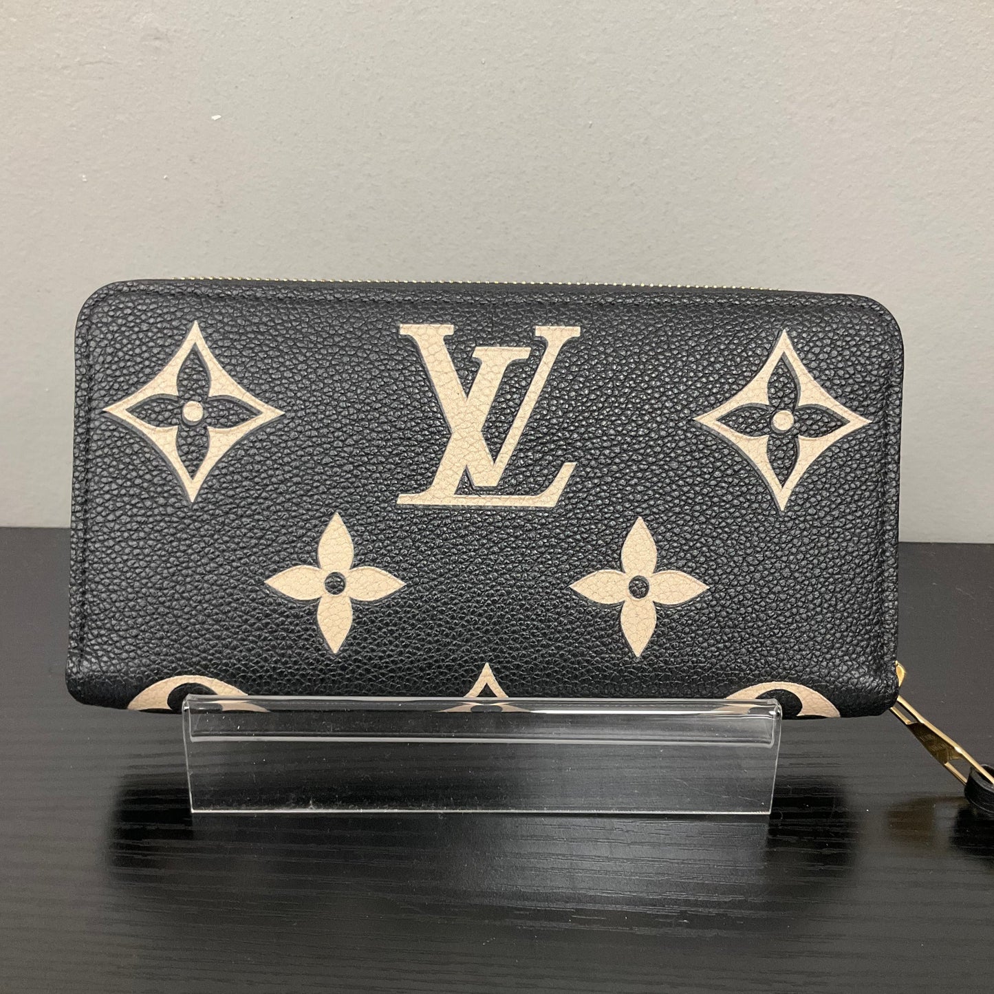 Zippy Wallet Luxury Designer By Louis Vuitton In Black & Cream Giant Monogram