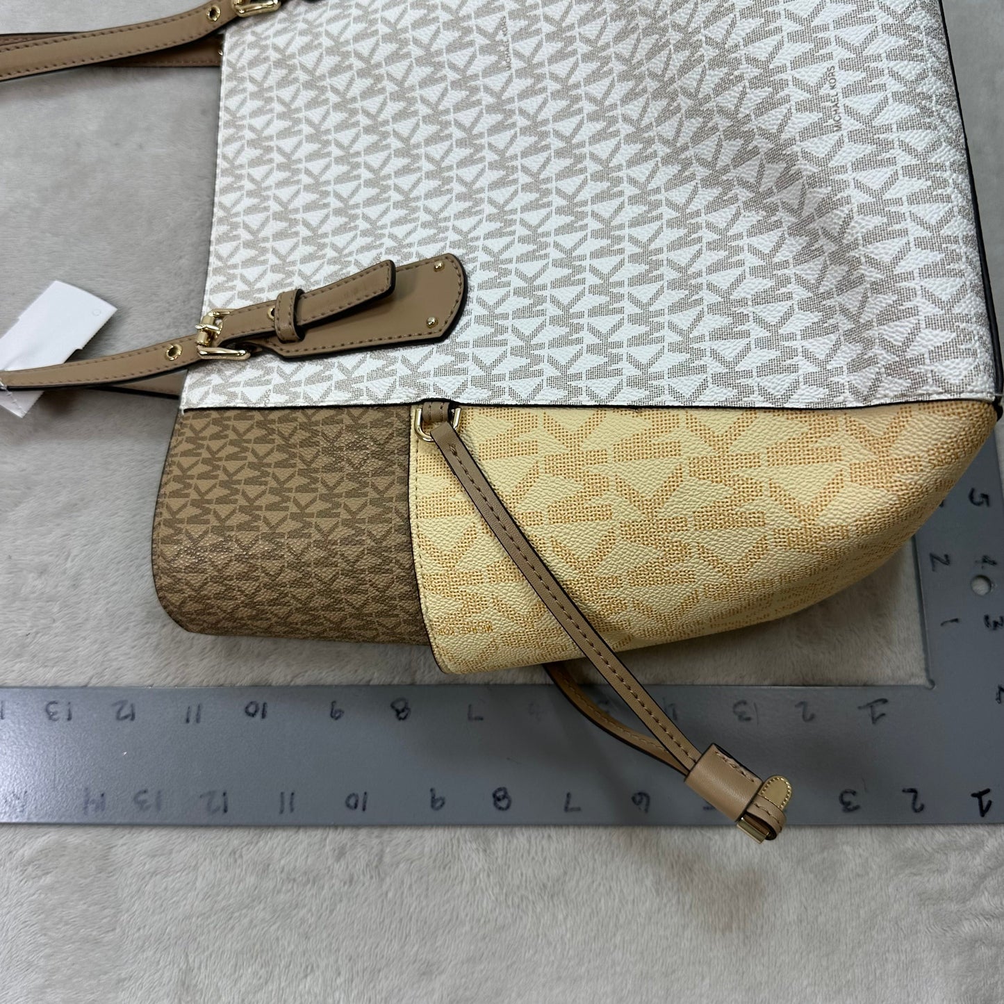 Handbag Designer By Michael Kors, Size: Medium