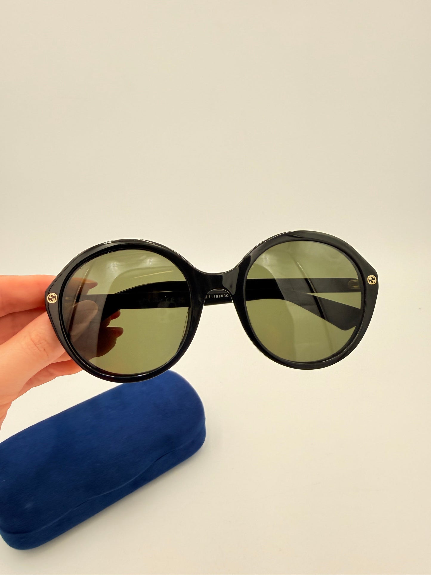 Sunglasses Luxury Designer By Gucci In Black & Gold