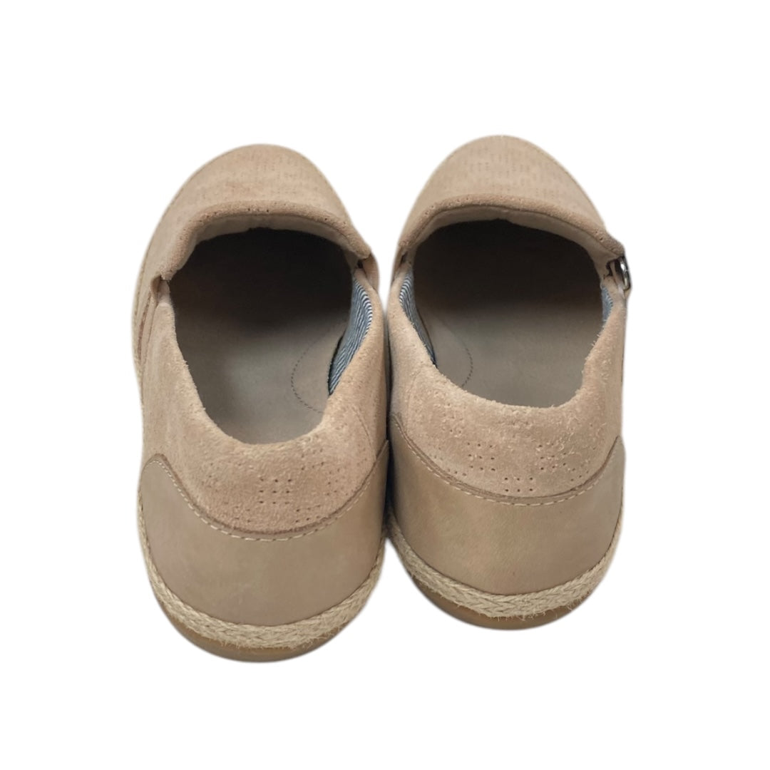 Shoes Flats By Clarks In Tan, Size:7.5