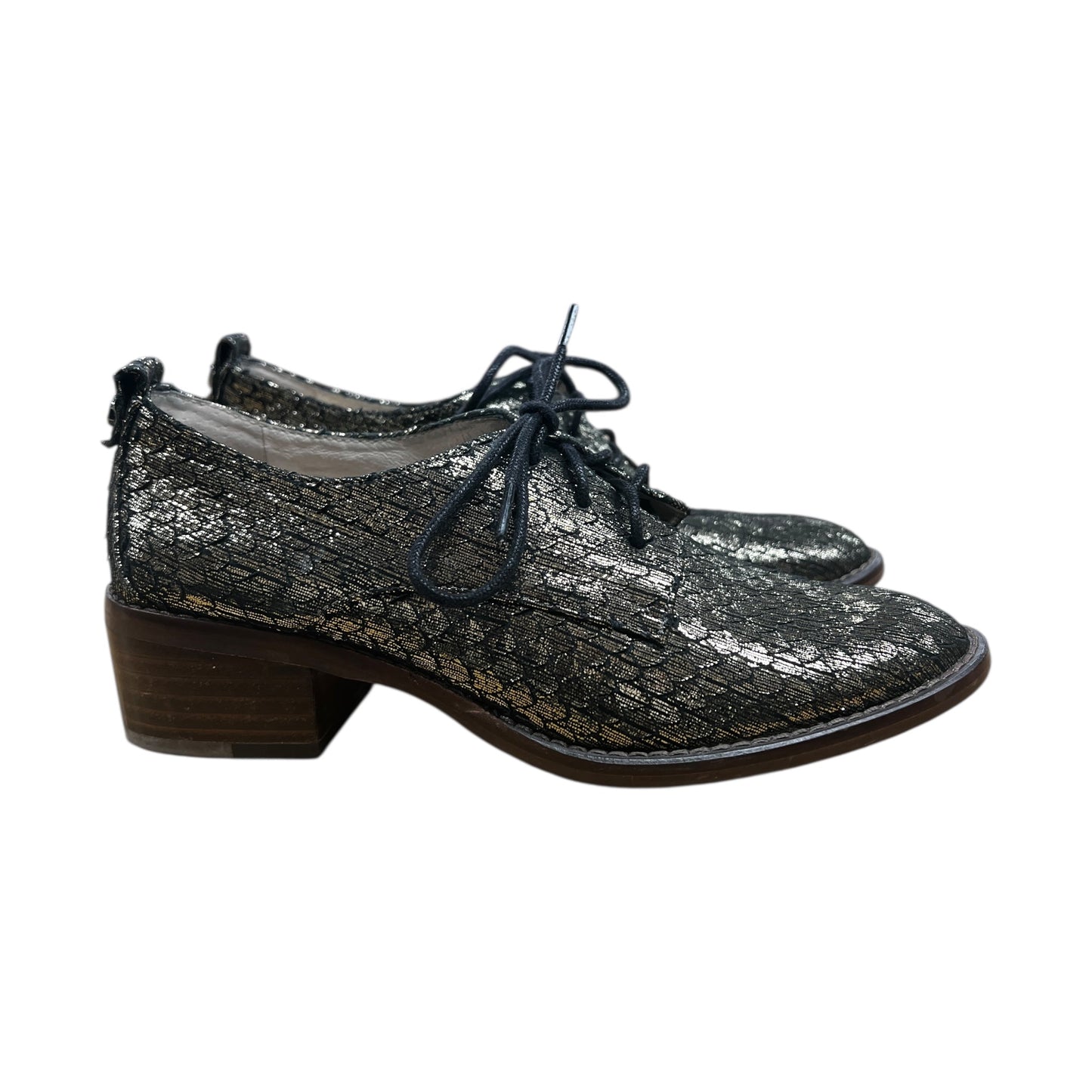 Shoes Flats By Louise Et Cie In Gold, Size:5.5