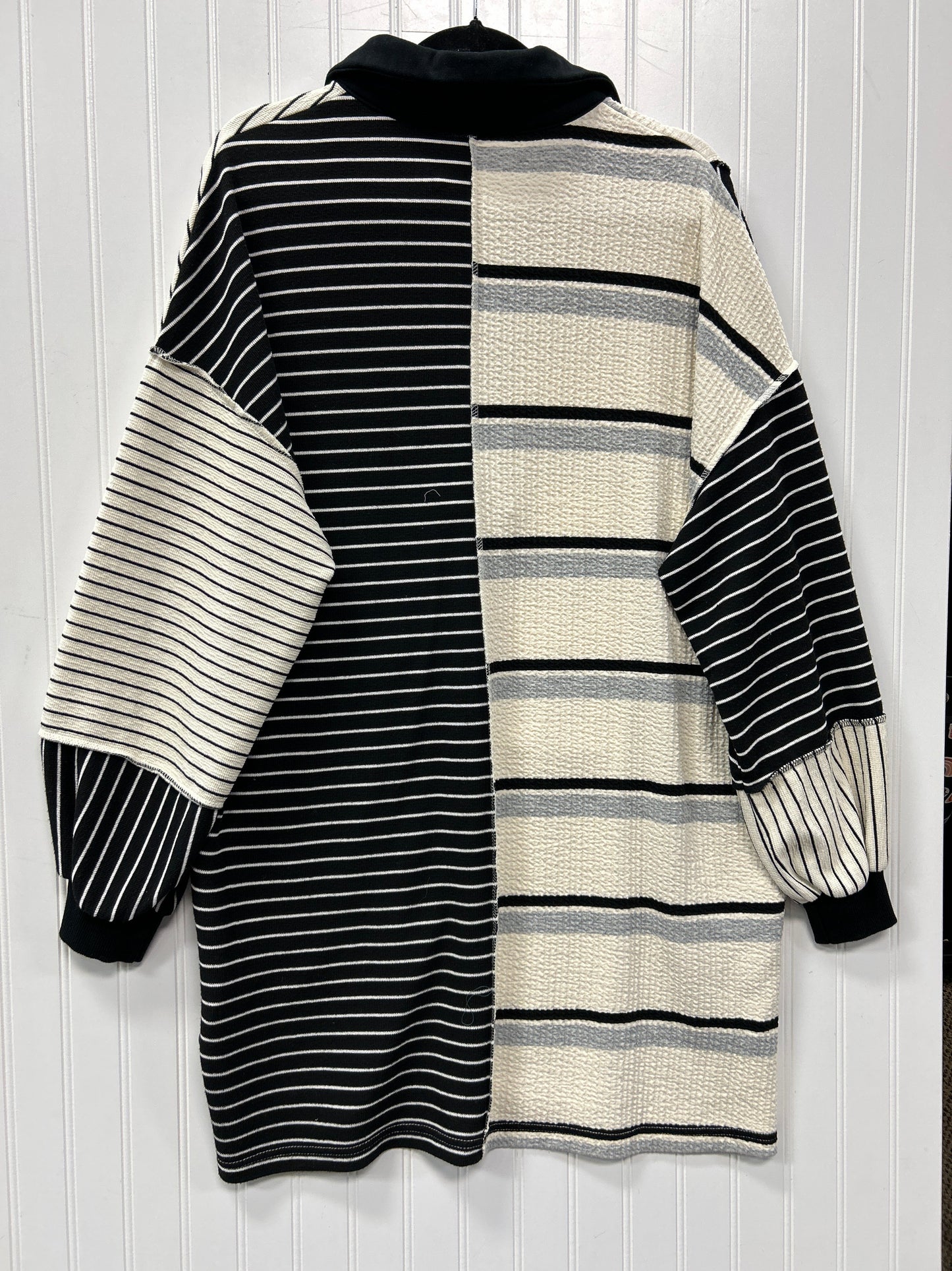Dress Sweater By Clothes Mentor In Black & Cream, Size:Xl