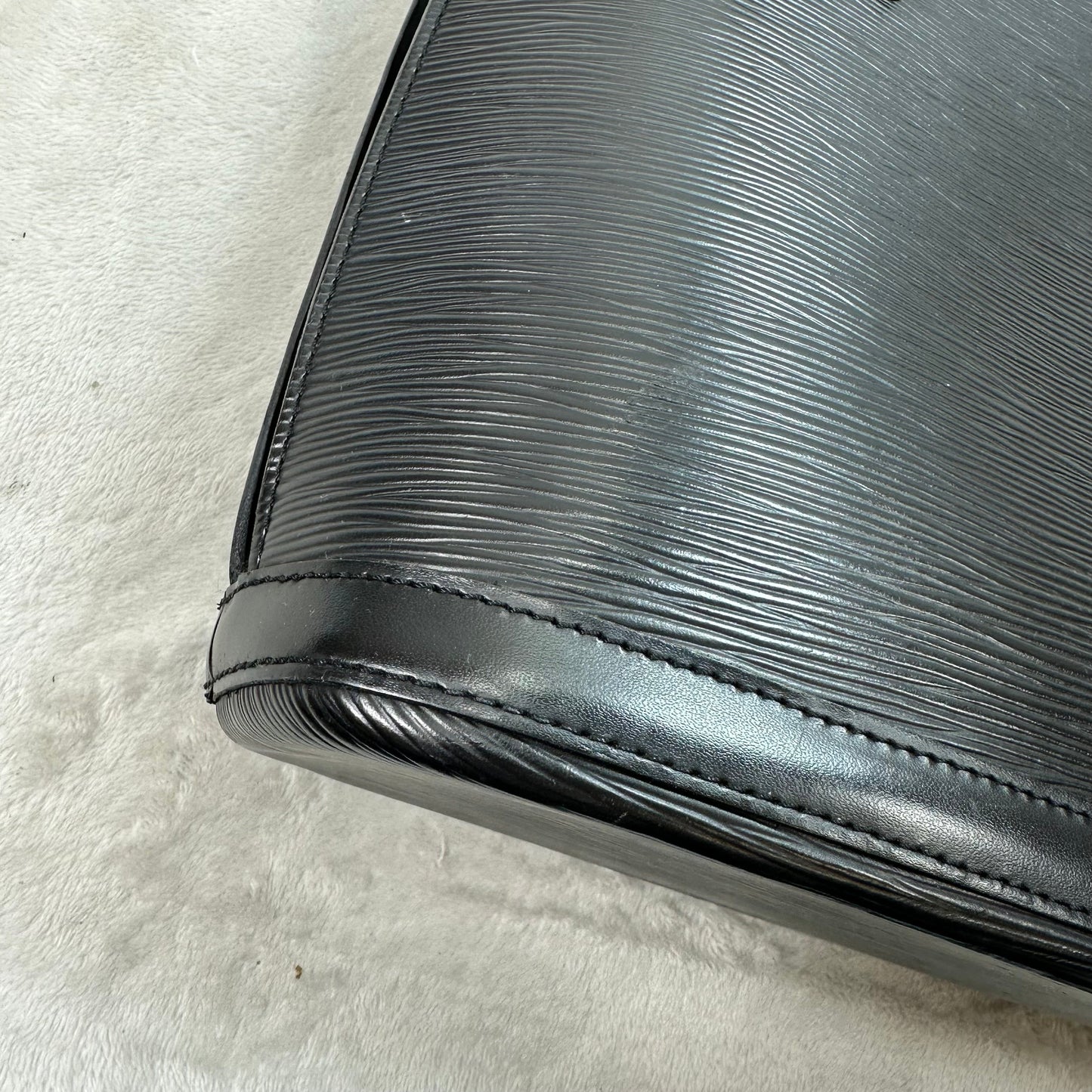 EPI LUSSAC Handbag Luxury Designer By Louis Vuitton, Size: Medium