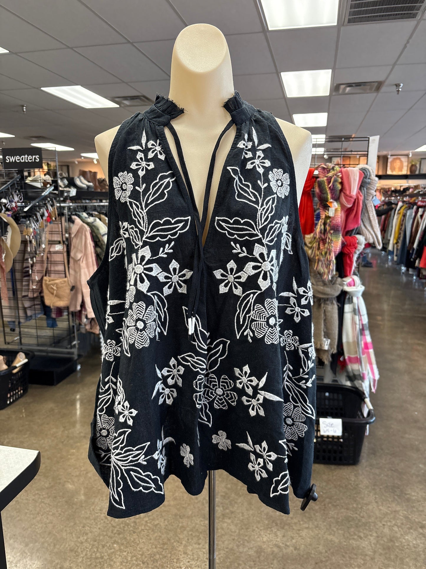 Top Sleeveless By Pilcro In Black & White, Size:Xl