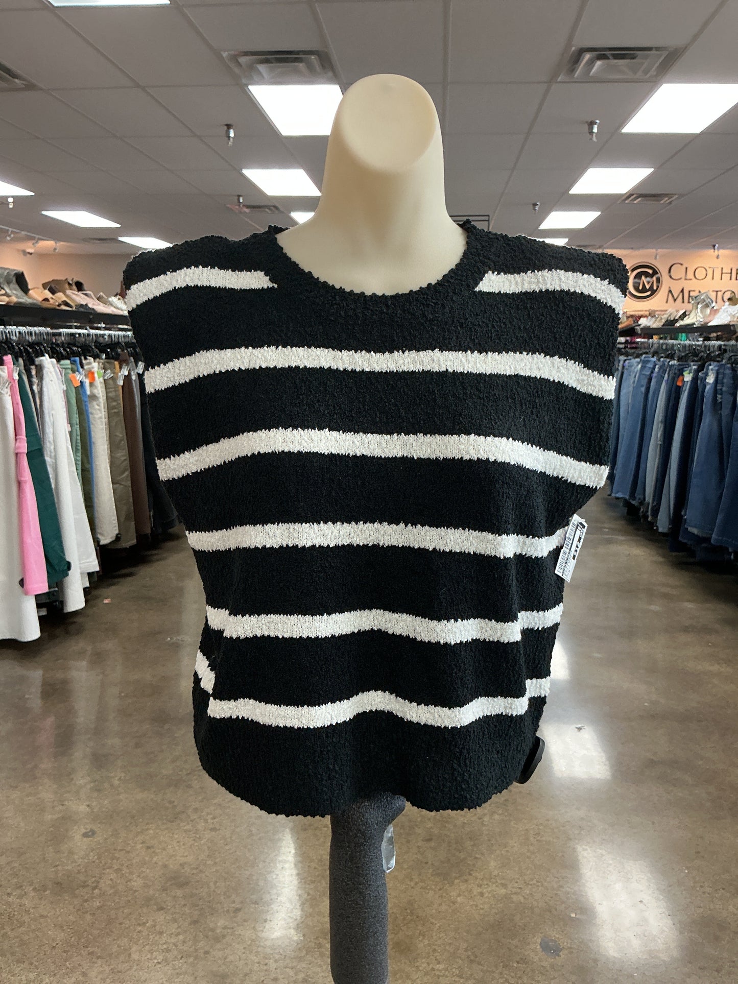 Top Sleeveless By Strut & Bolt In Black & White, Size:M