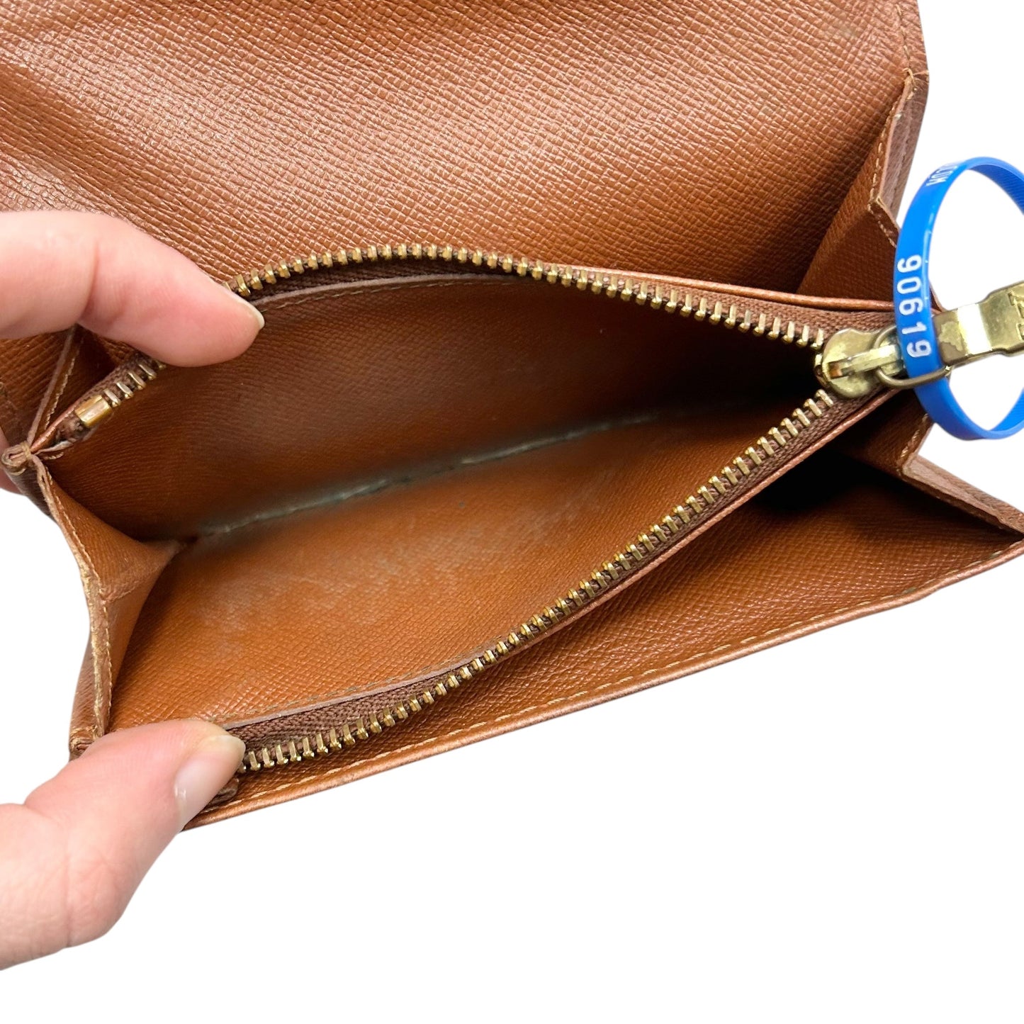 Wallet Luxury Designer By Louis Vuitton, Size: Medium