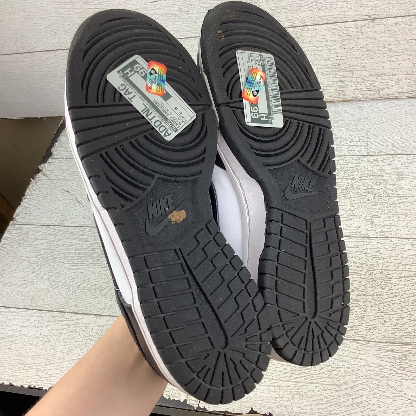 Shoes Sneakers By Nike In Black & White, Size: 7 youth/ 8.5 womens