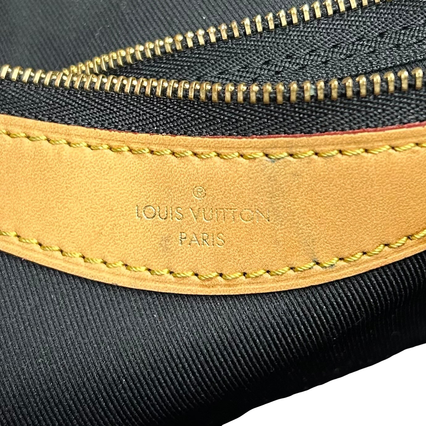 Crossbody Luxury Designer By Louis Vuitton, Size: Small