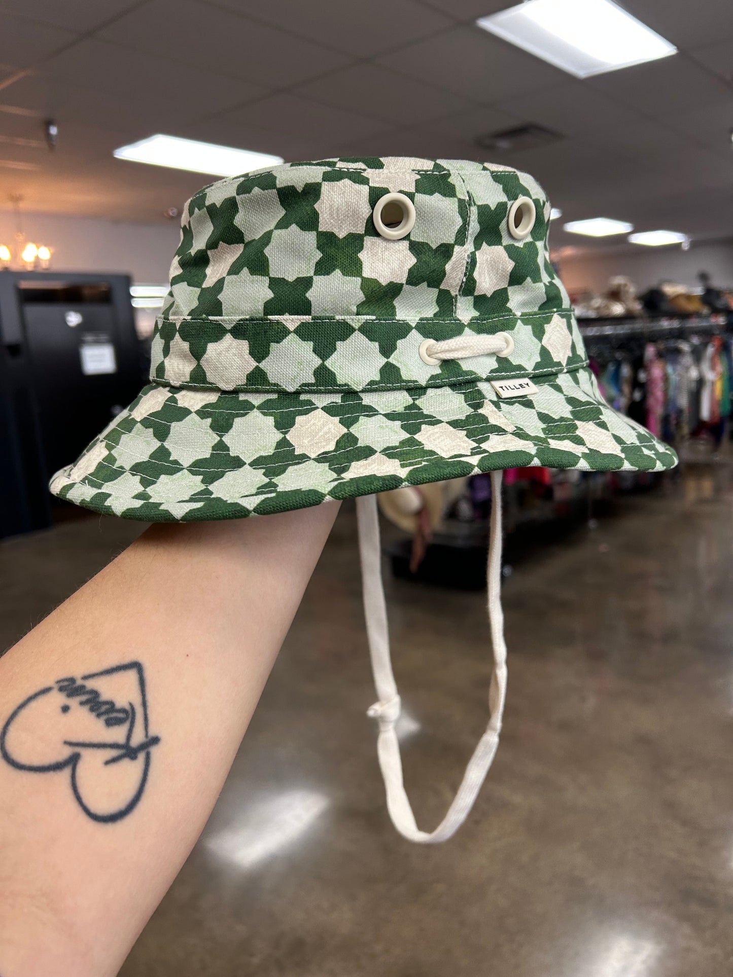 Hat Bucket By Clothes Mentor In Green