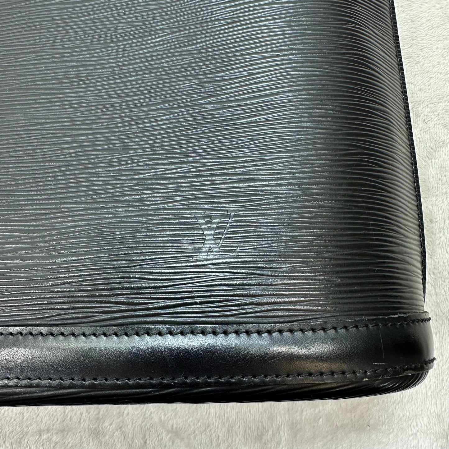 EPI LUSSAC Handbag Luxury Designer By Louis Vuitton, Size: Medium