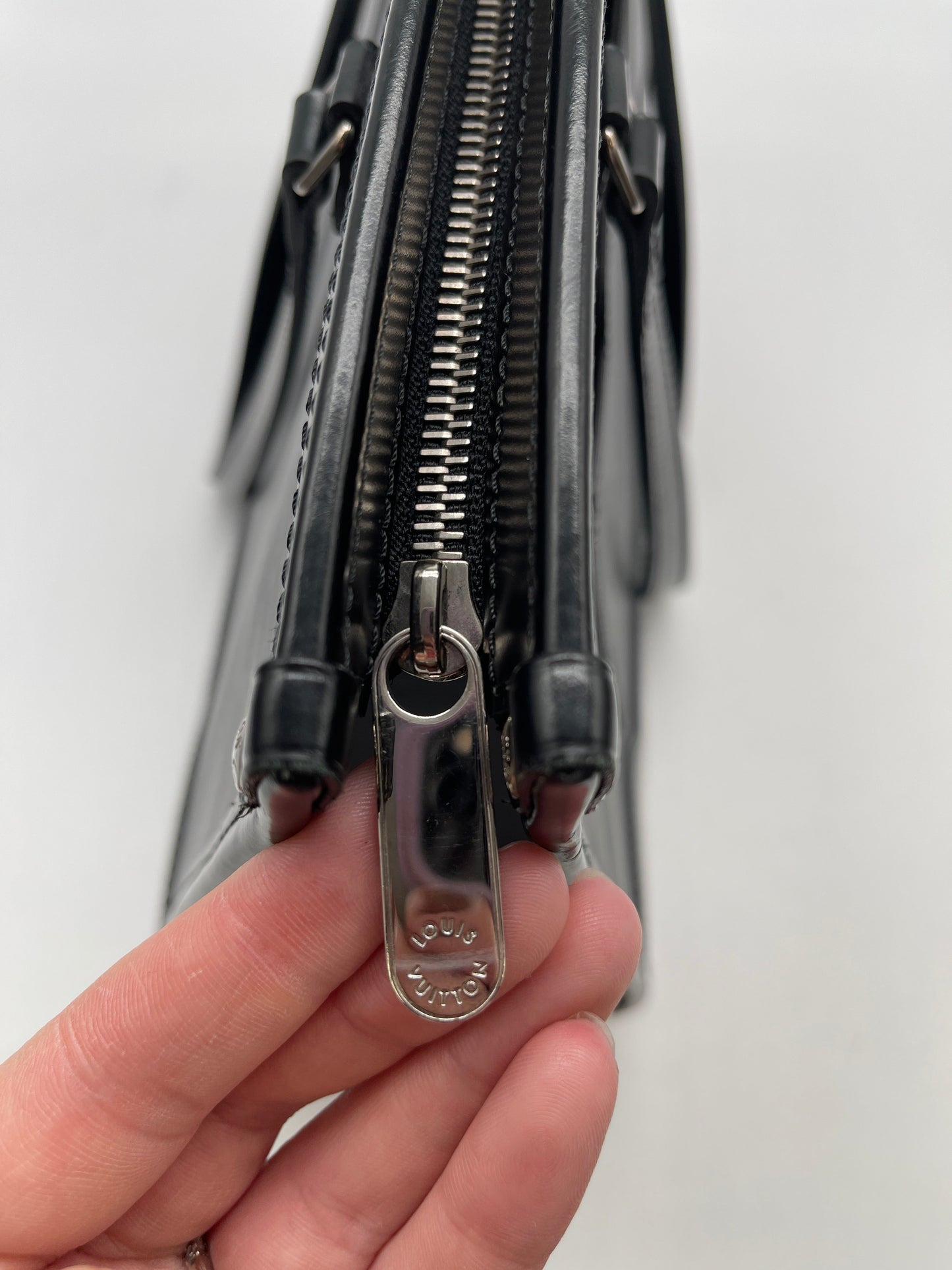 Handbag Luxury Designer By Louis Vuitton, Size: Large