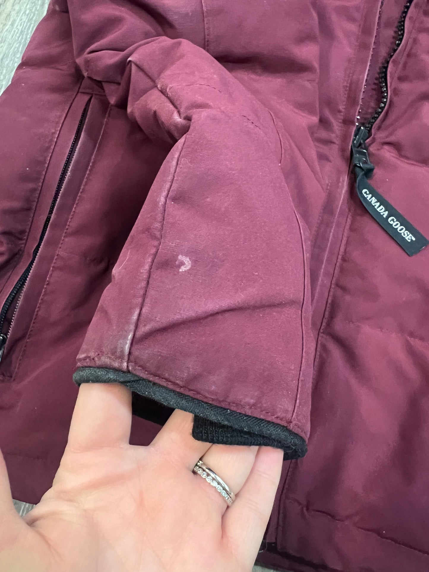 Coat Luxury Designer By Canada Goose In Maroon, Size: Xl