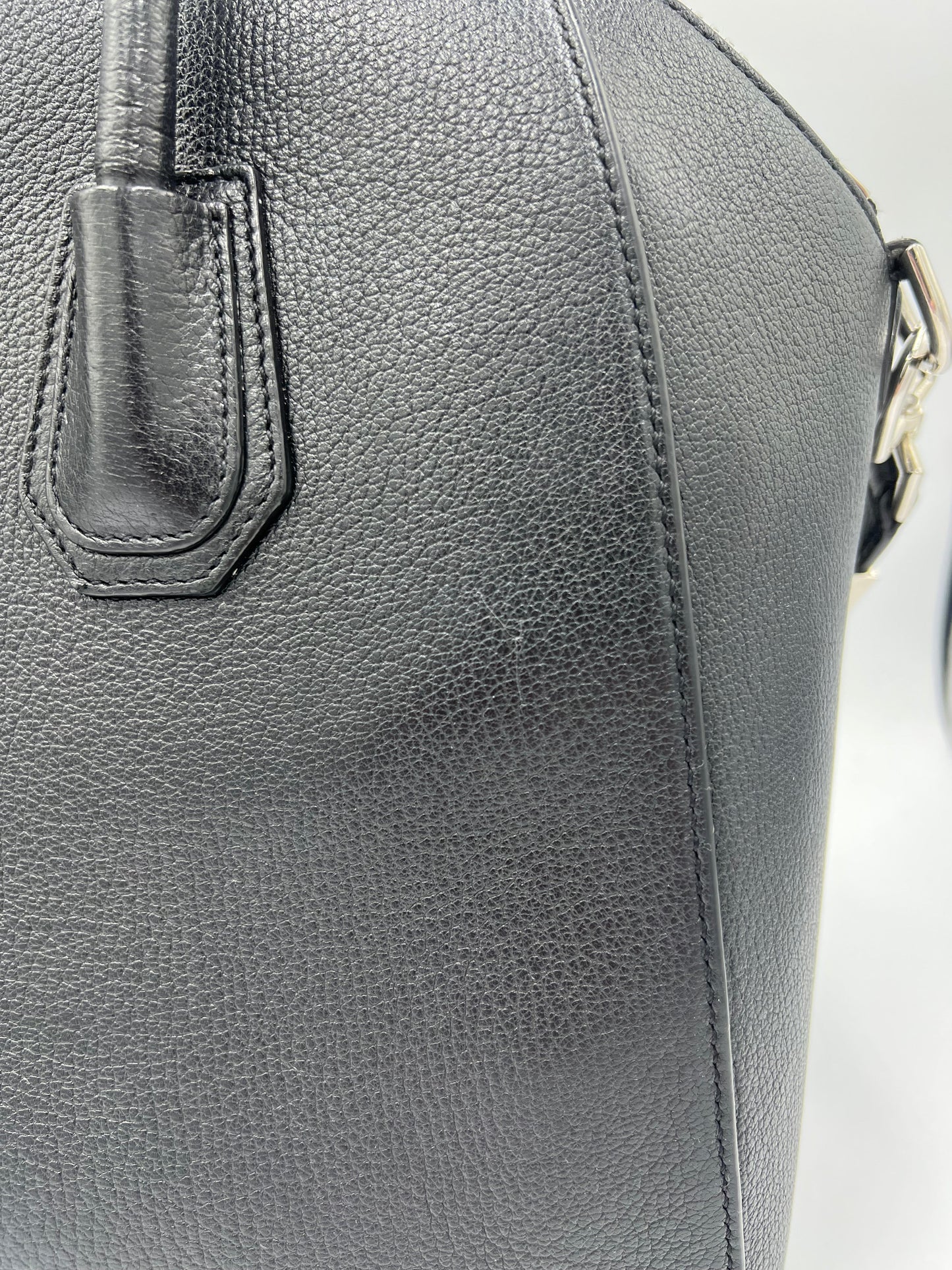 Givenchy Medium Antigona Bag in Grained Leather