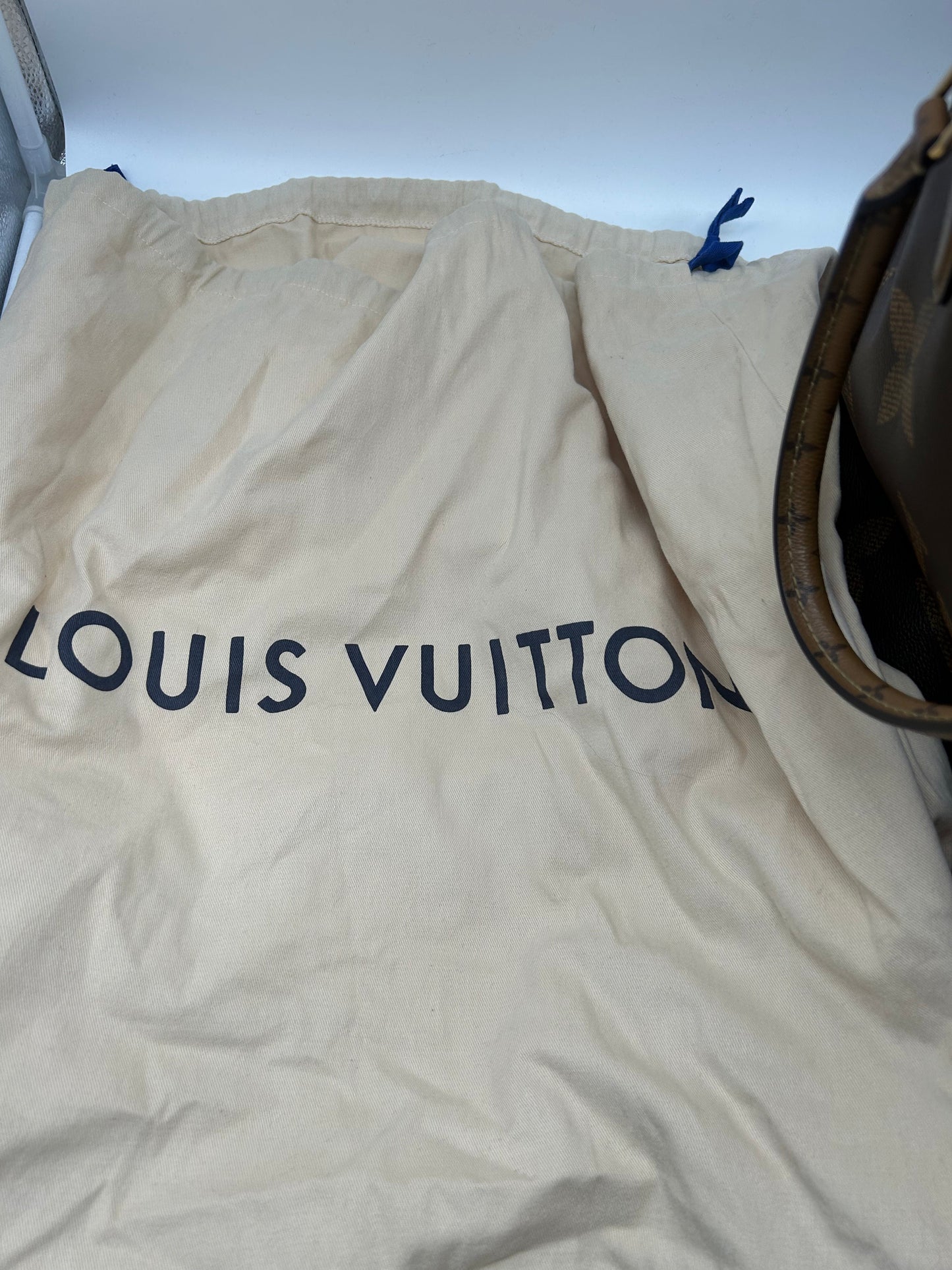 Tote Luxury Designer By Louis Vuitton, Size: Medium