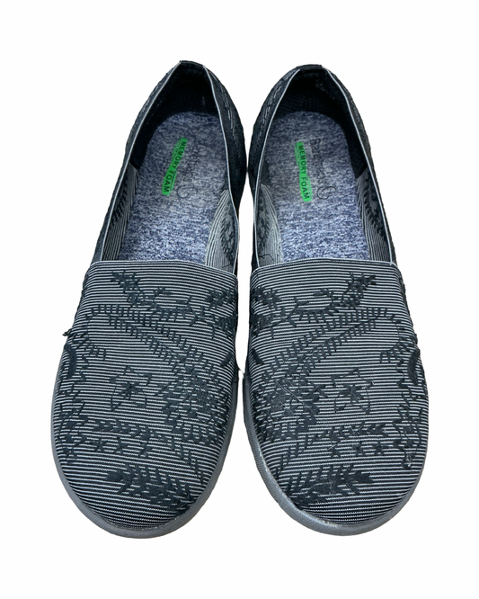 Shoes Flats By Bare Traps In Grey, Size:9