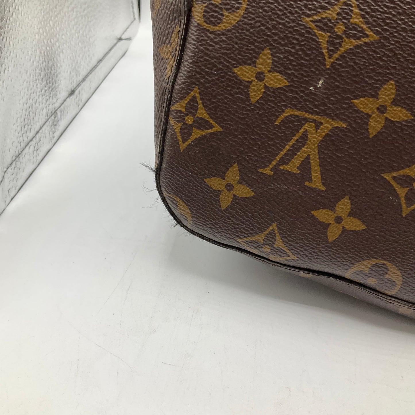 Handbag Luxury Designer By Louis Vuitton, Size: Medium