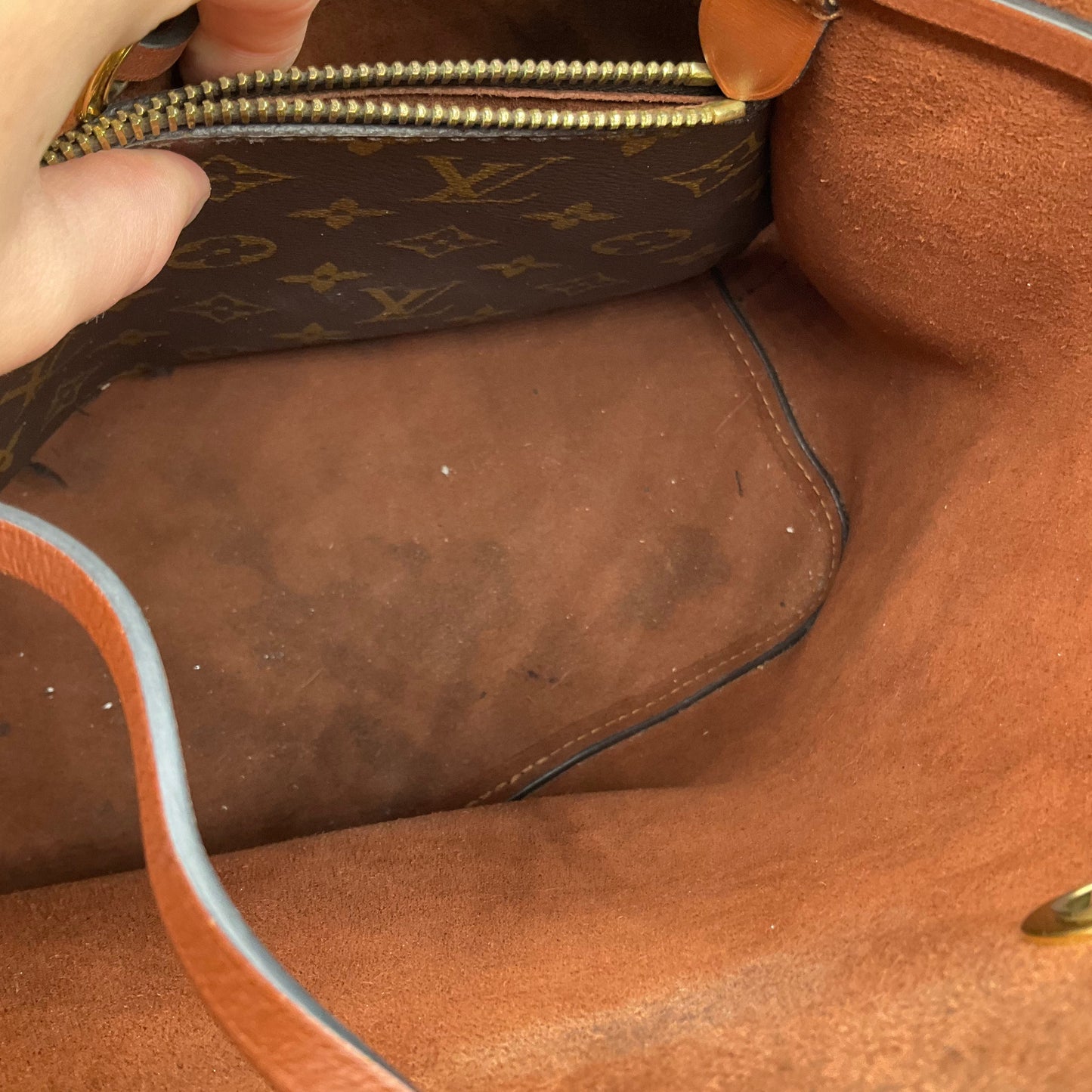 Handbag Luxury Designer By Louis Vuitton, Size: Medium