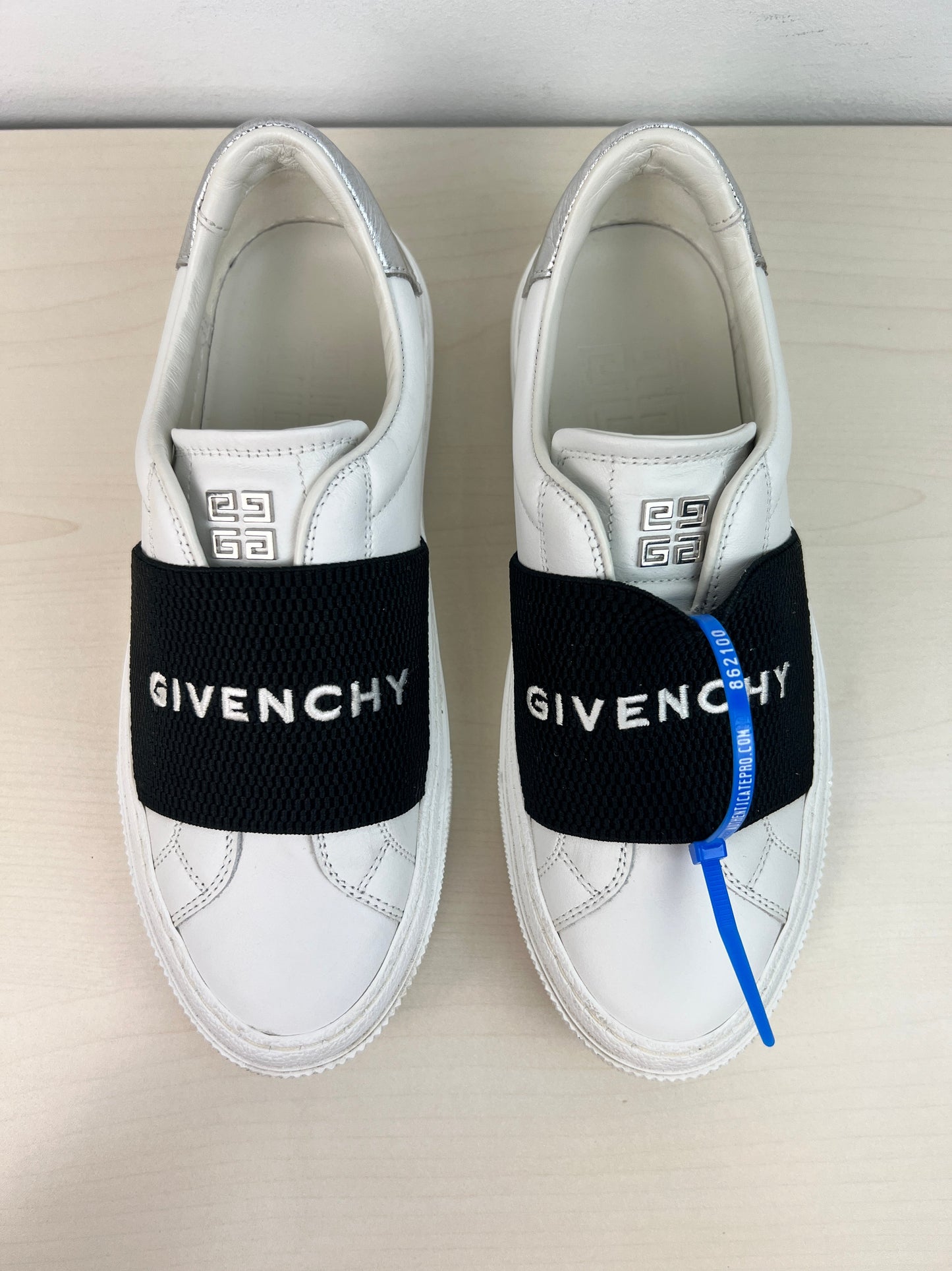 Shoes Luxury Designer By Givenchy In White, Size: 6