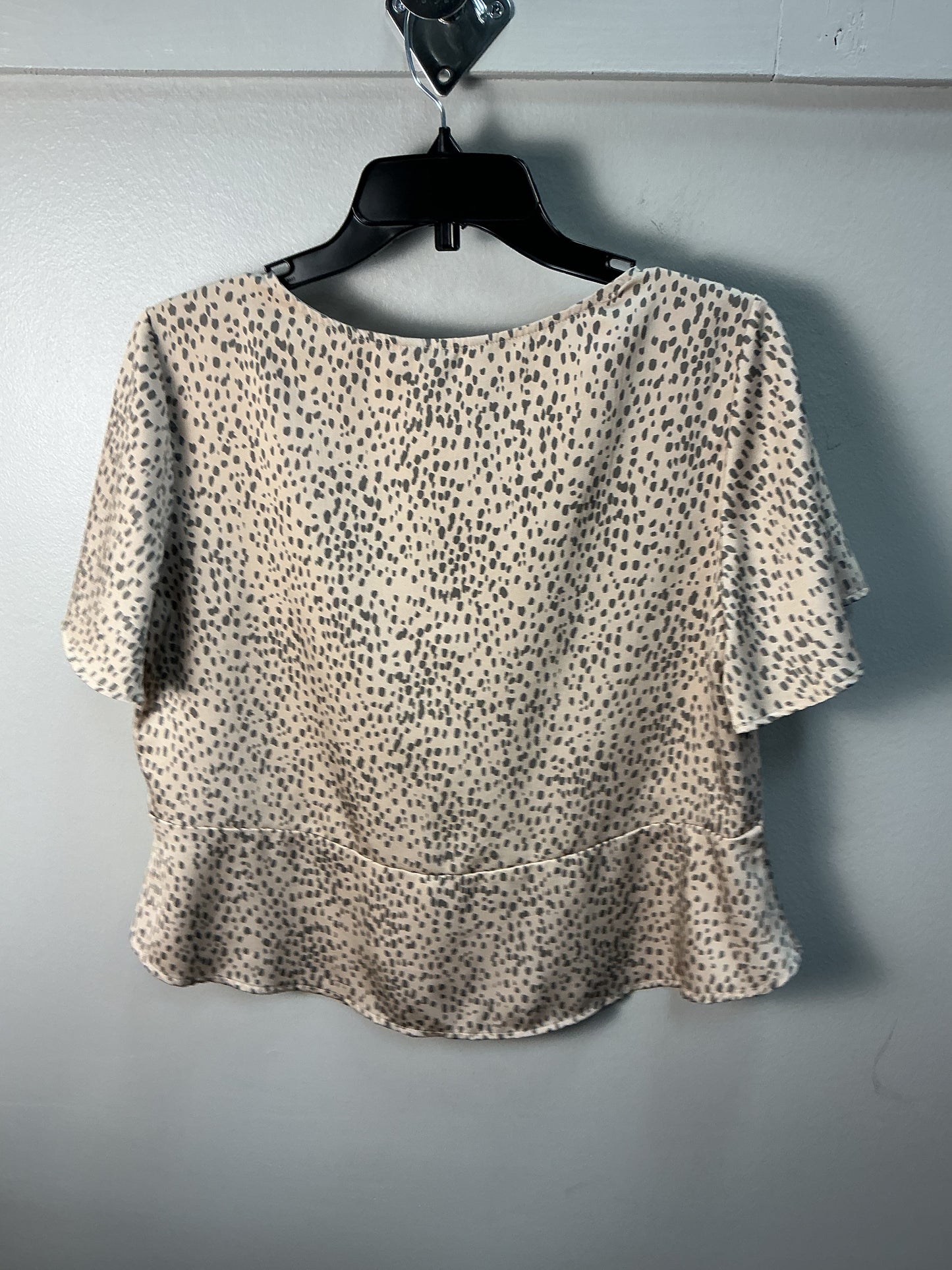 Top Short Sleeve By Express In Animal Print, Size: M