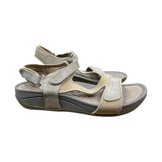 Sandals Flats By Bare Traps In Grey, Size:11