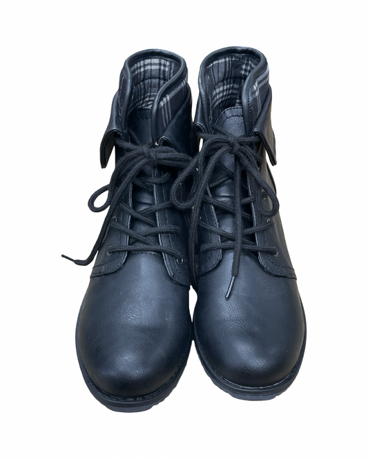 Boots Ankle Flats By White Mountain In Black, Size:
