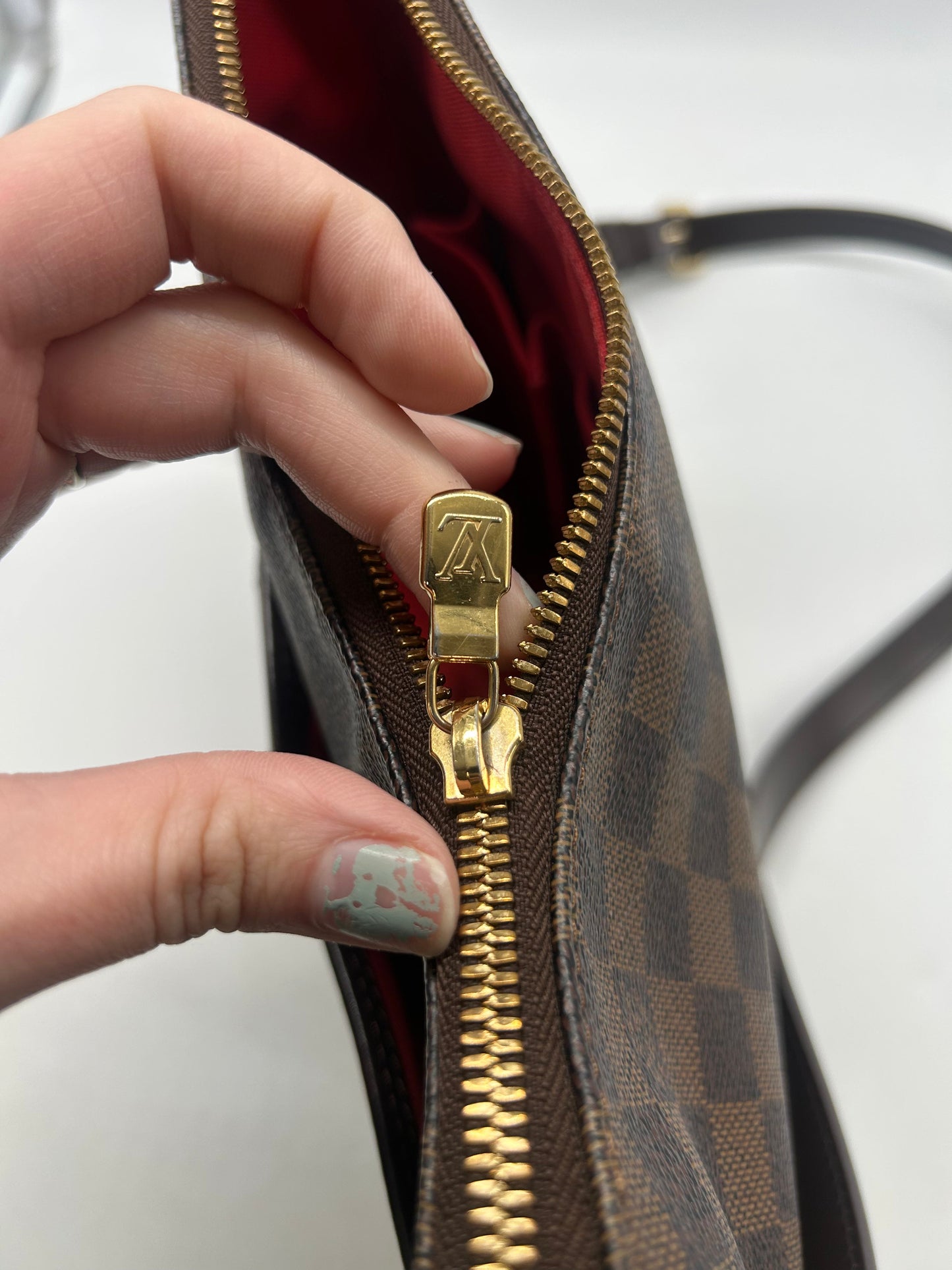 Crossbody Luxury Designer By Louis Vuitton, Size: Medium