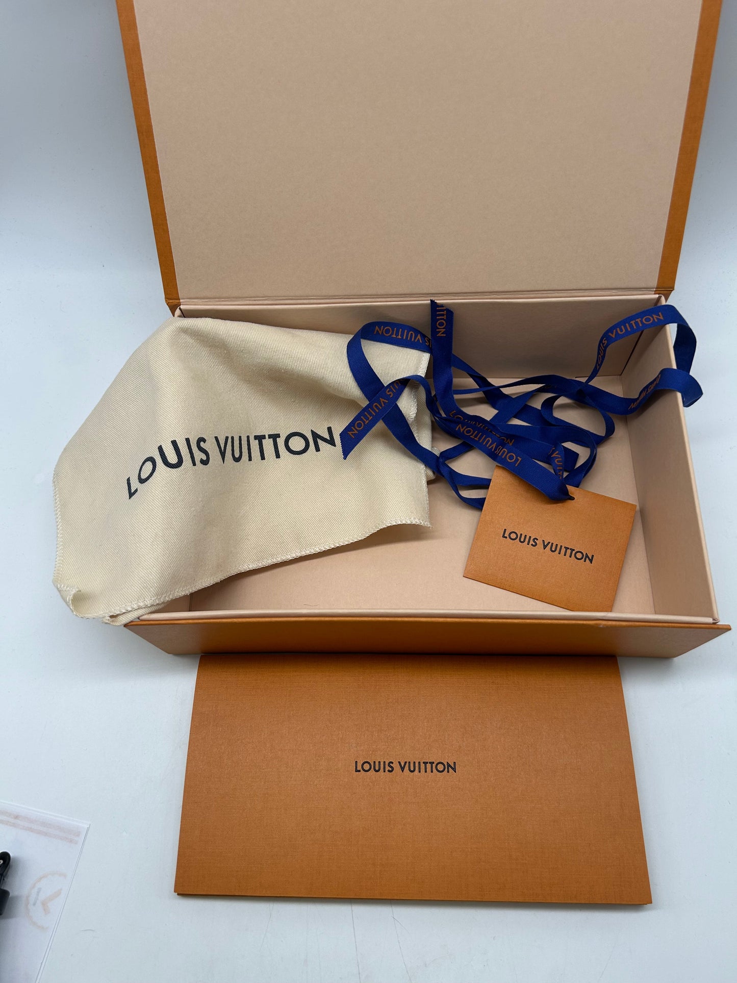 Handbag Luxury Designer By Louis Vuitton, Size: Small