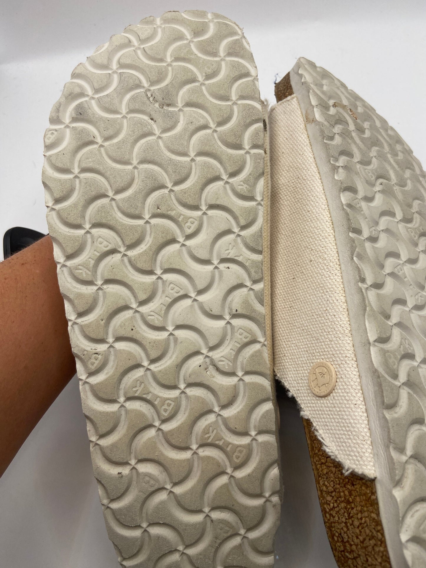 Sandals Flats By Birkenstock In Cream, Size: 10