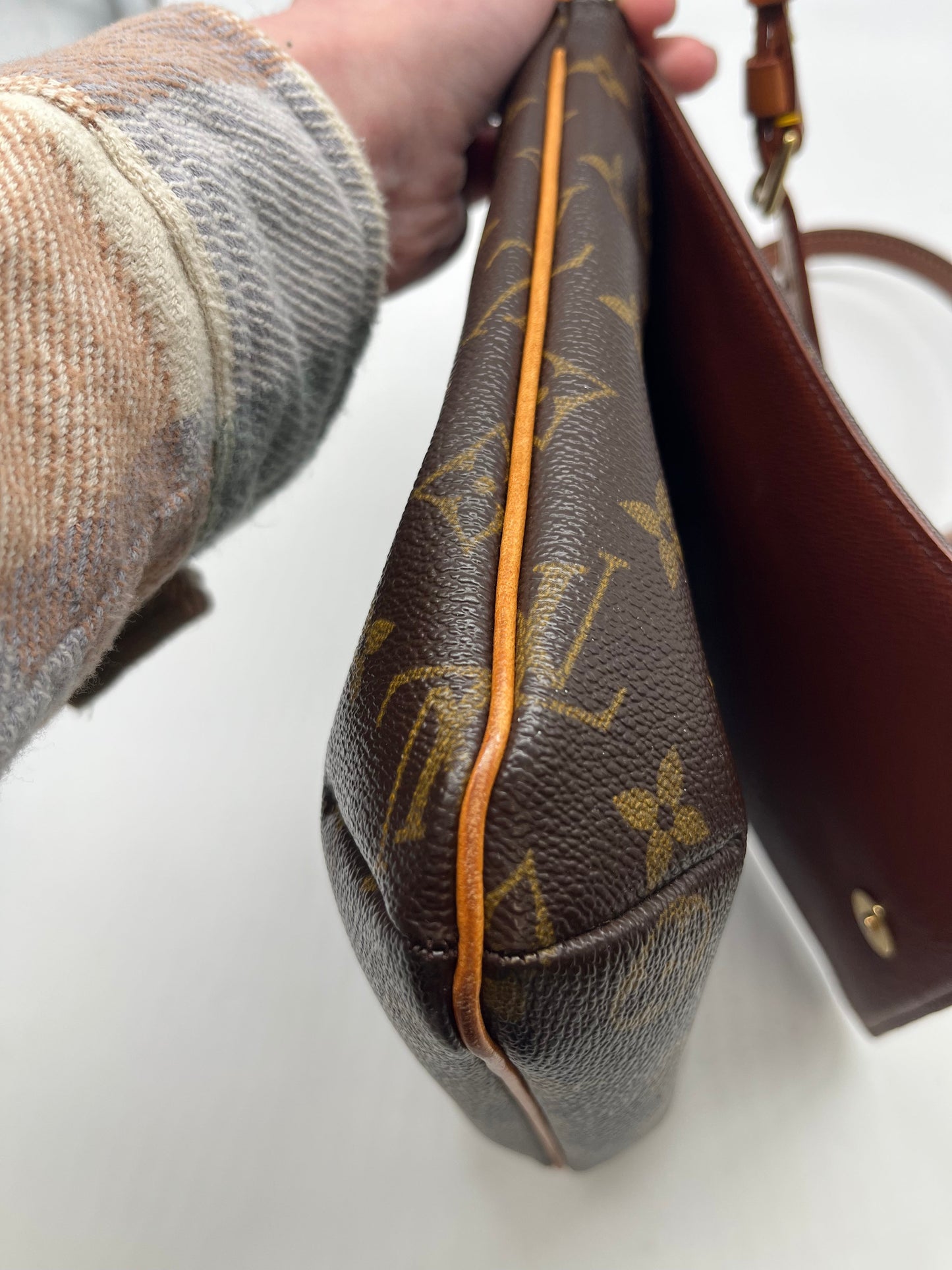 Handbag Luxury Designer By Louis Vuitton, Size: Medium