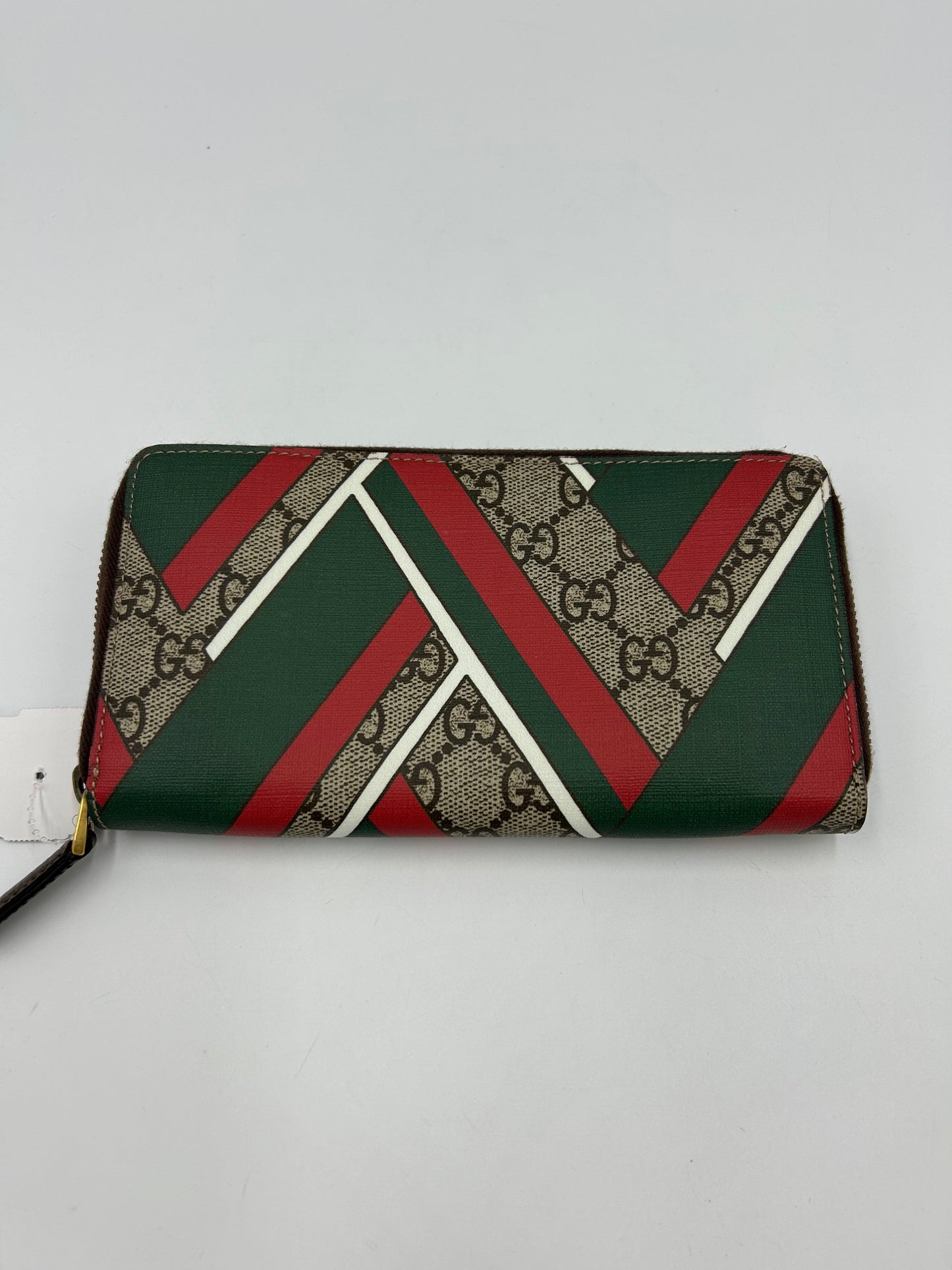 Like New! Gucci GG Supreme Chevron Zip Around Designer Wallet