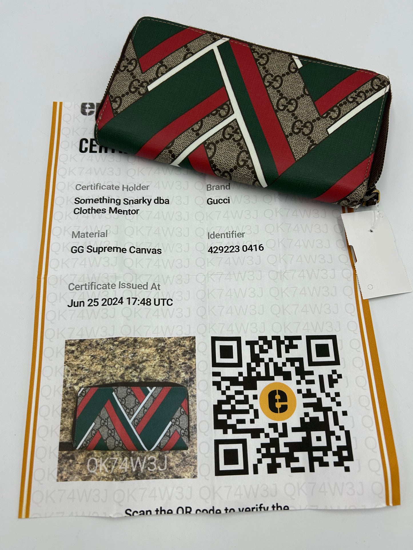 Like New! Gucci GG Supreme Chevron Zip Around Designer Wallet