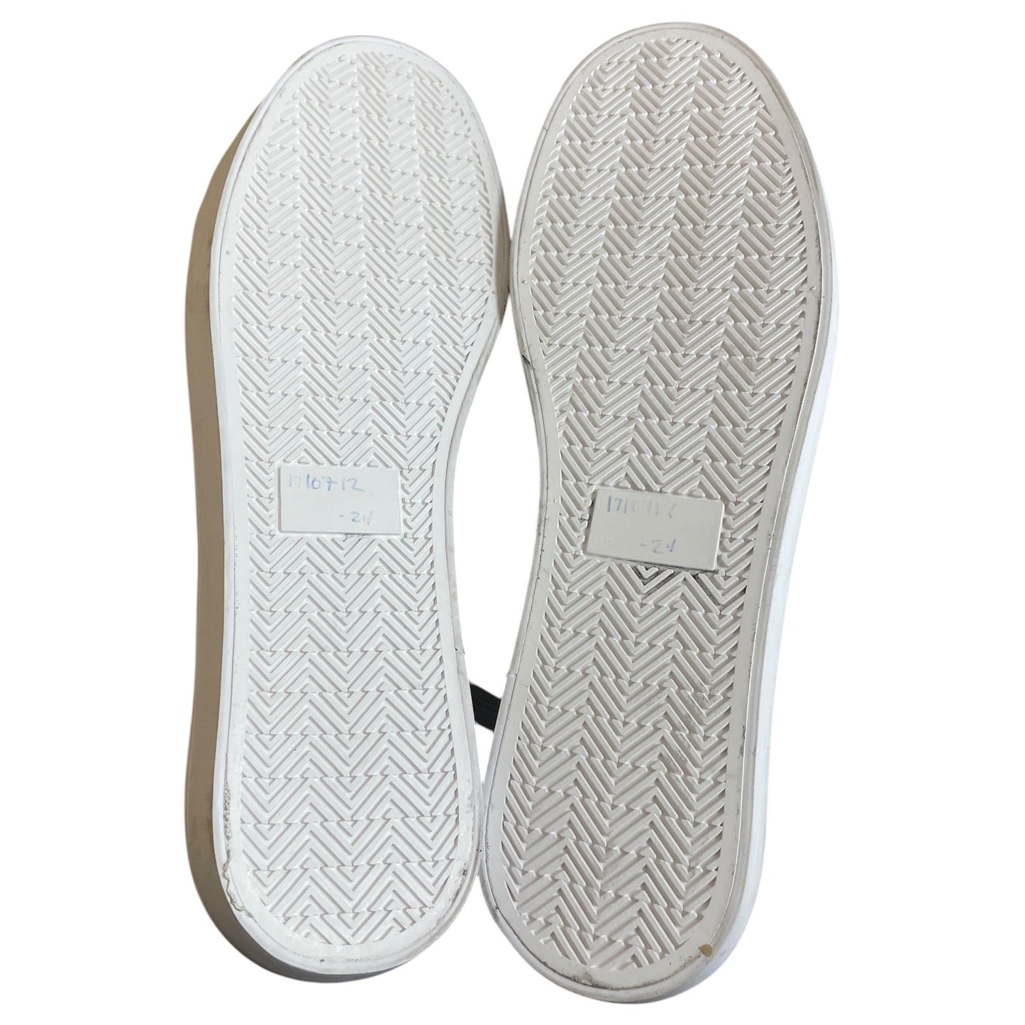 Shoes Sneakers Platform By Comfort in Every Step In Silver, Size:9
