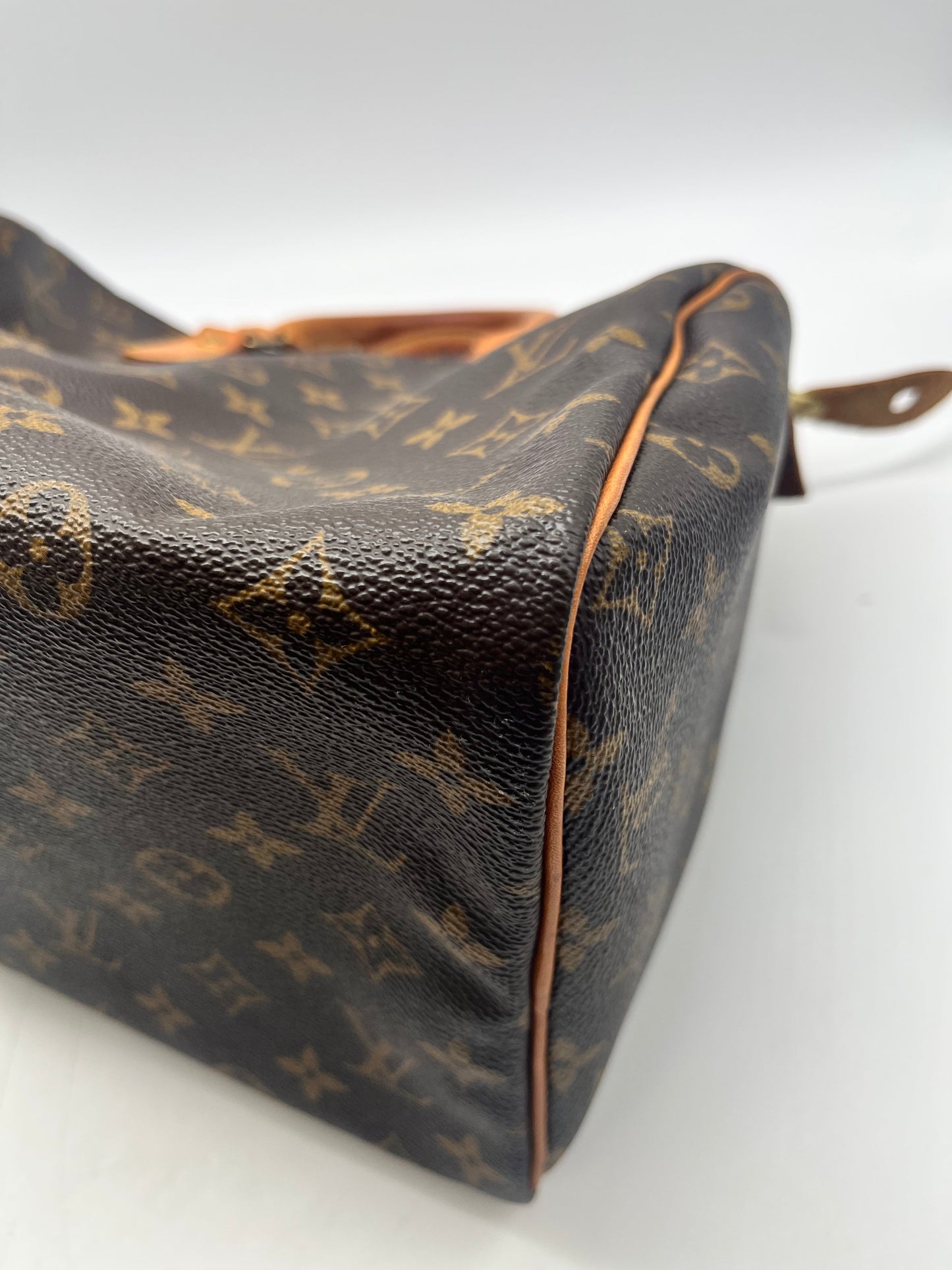 Handbag Luxury Designer By Louis Vuitton, Size: Medium
