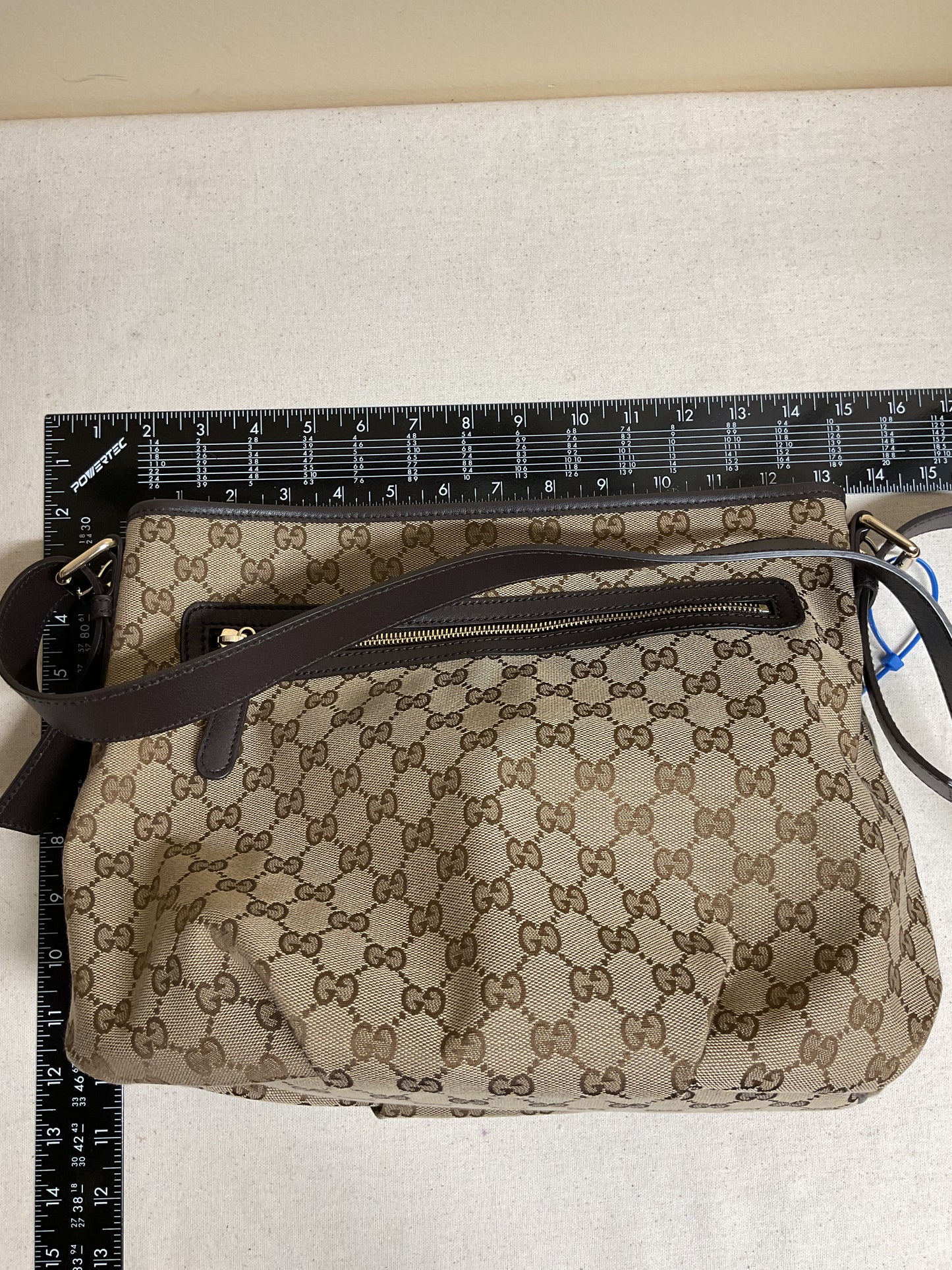 Handbag Luxury Designer By Gucci, Size: Medium
