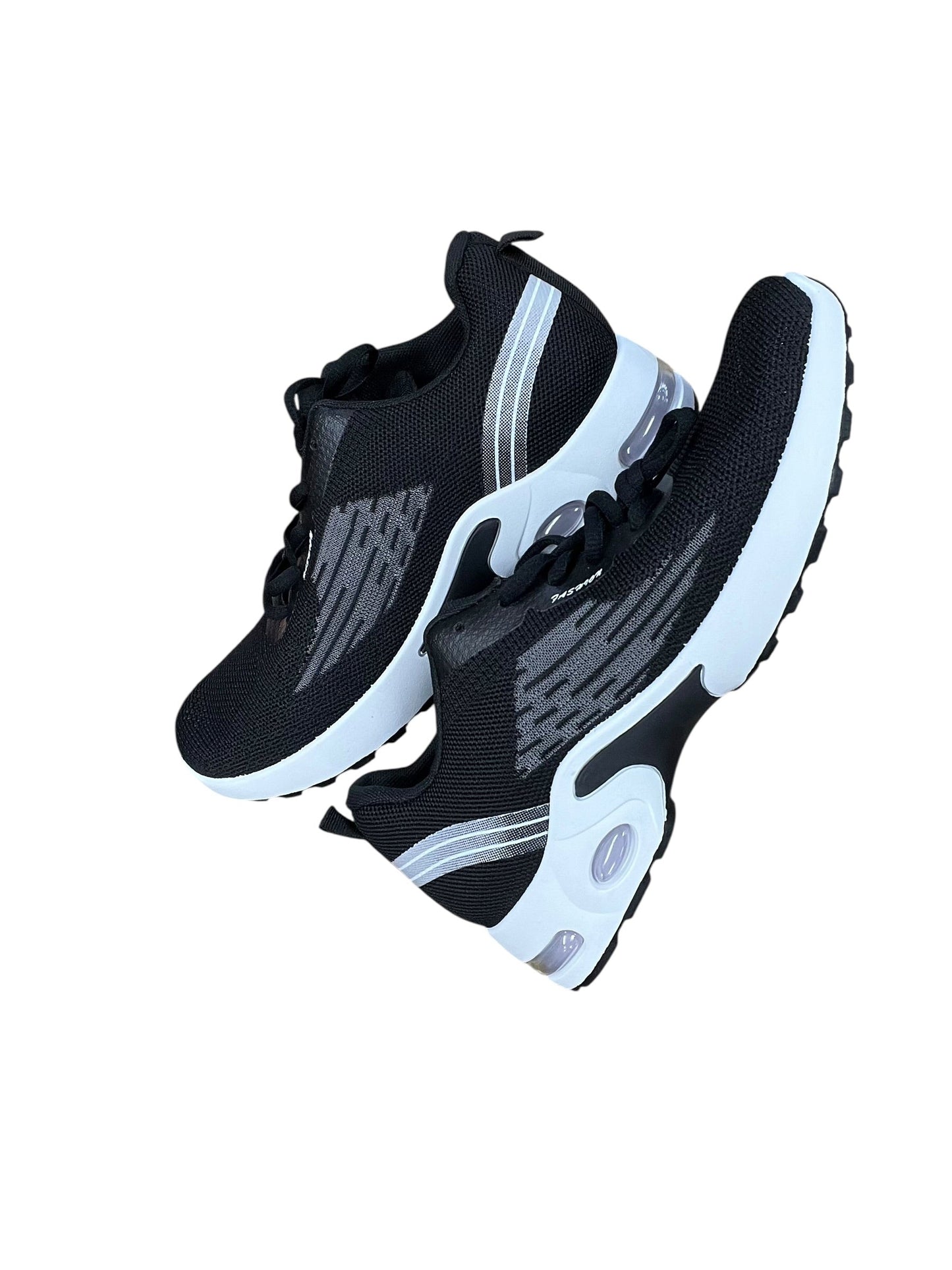 Shoes Sneakers By Clothes Mentor In Black, Size:8.5