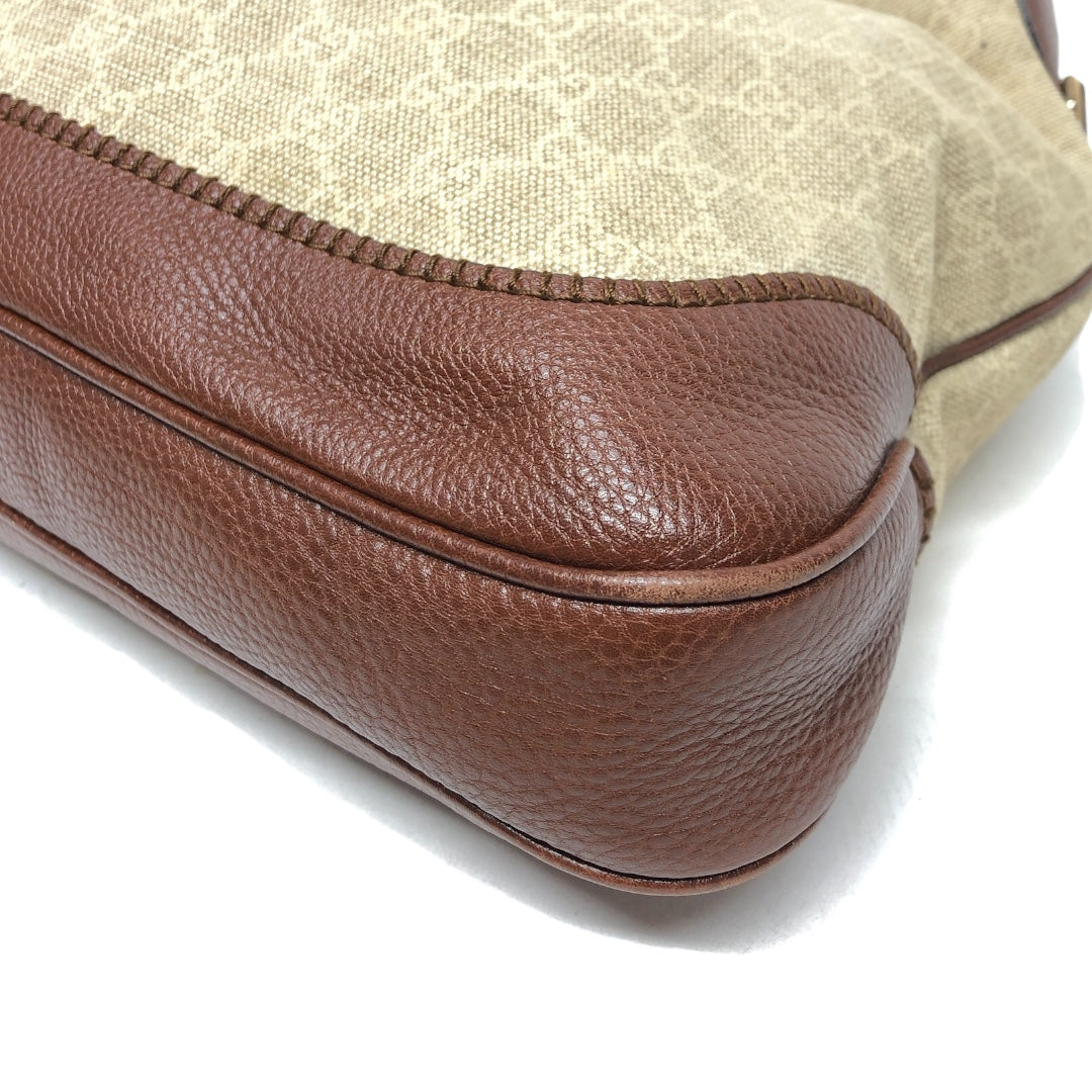 Handbag Luxury Designer By Gucci, Size: Medium