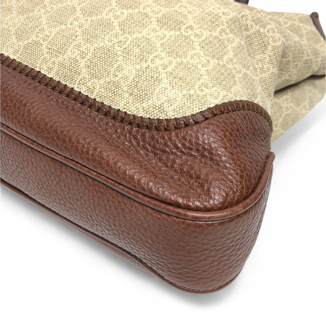 Handbag Luxury Designer By Gucci, Size: Medium