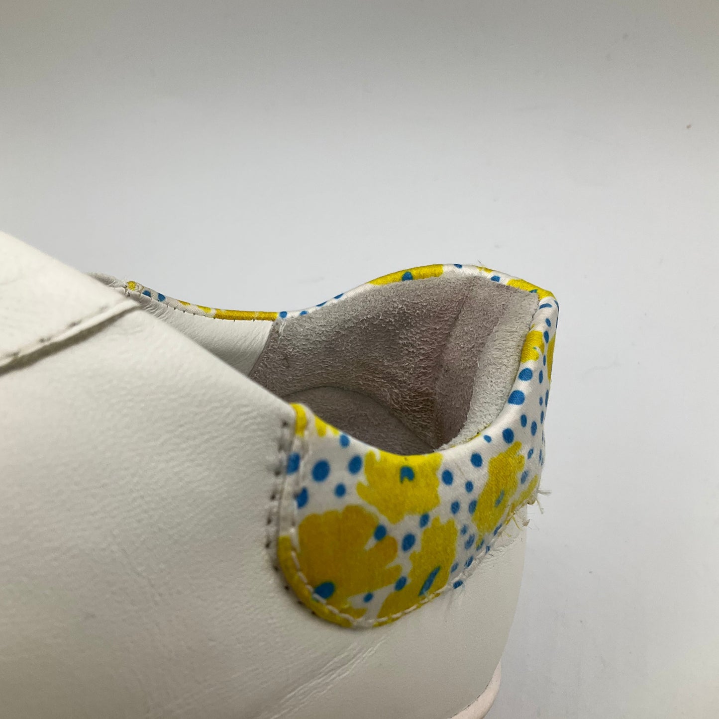 Shoes Sneakers By Cmb In White, Size: 6.5