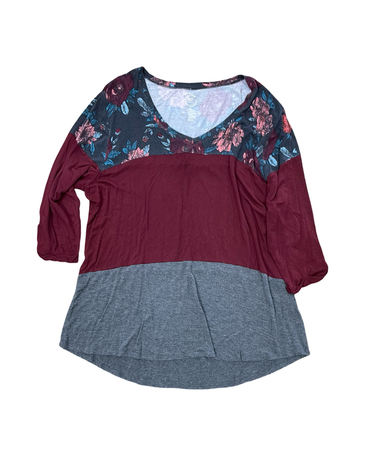 Top 3/4 Sleeve By Maurices In Grey & Red, Size:1X