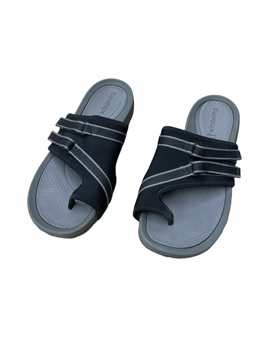 Sandals Flats By Bare Traps In Black, Size:6