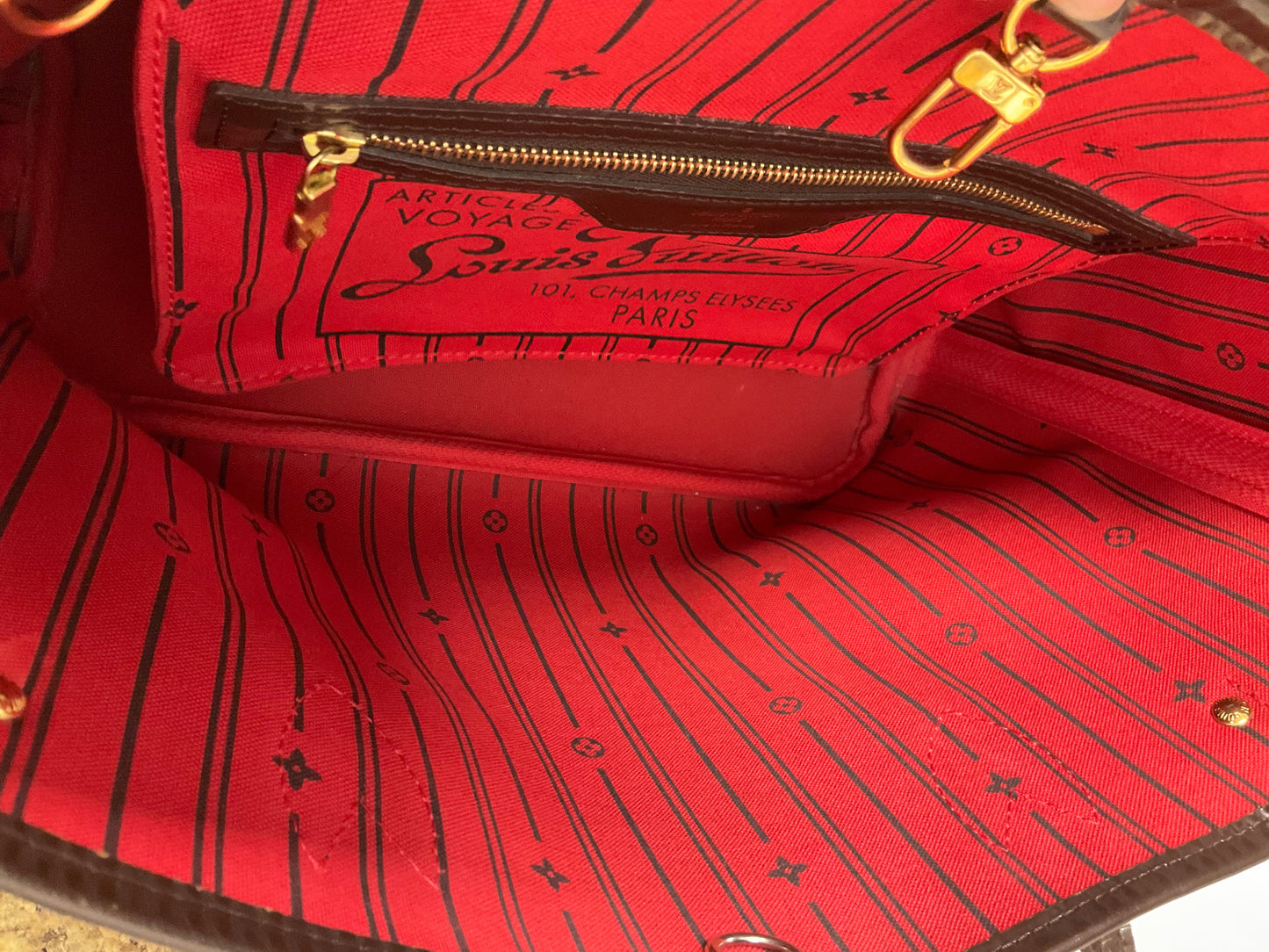 Handbag Luxury Designer By Louis Vuitton, Size: Medium